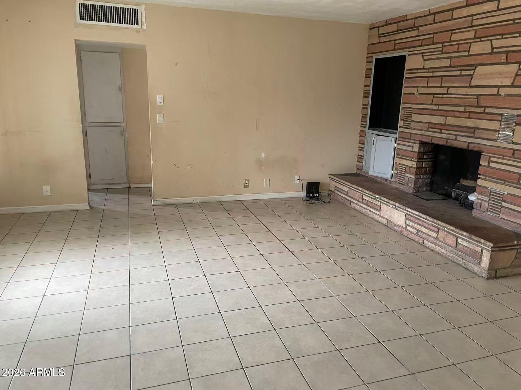 1541 W Pepper Place