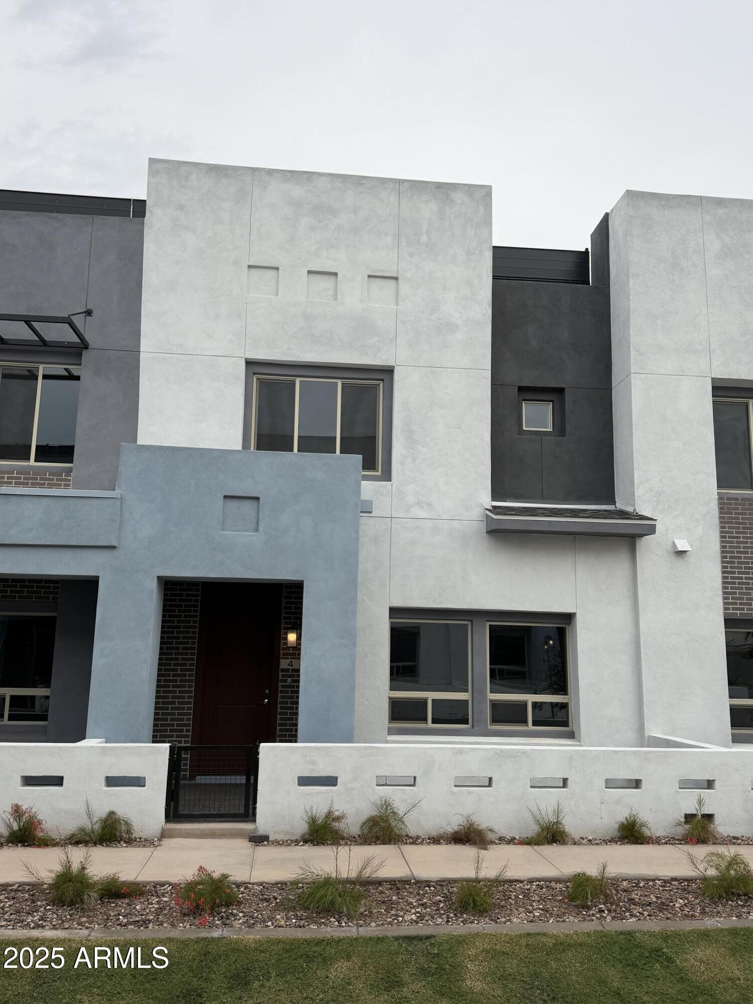 733 E Commonwealth Avenue 4