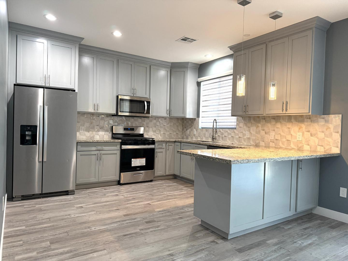 1406 E Cinnabar Avenue