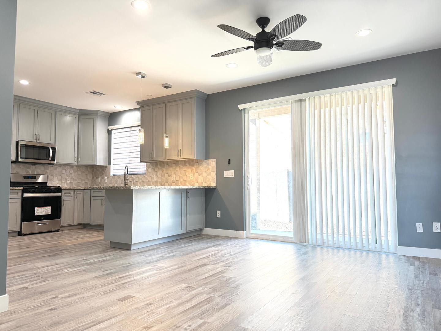 1406 E Cinnabar Avenue