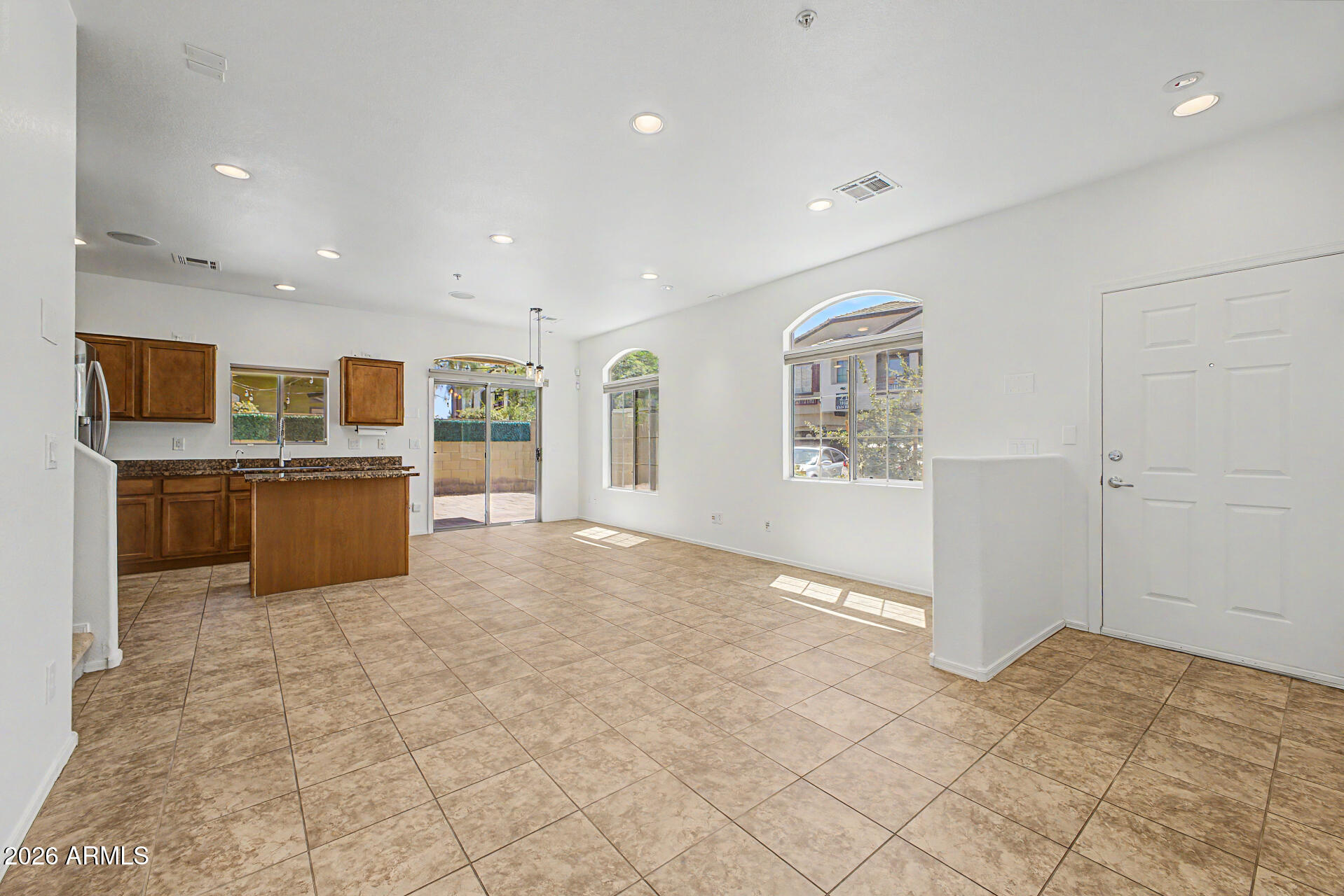 2725 E MINE CREEK Road 1044