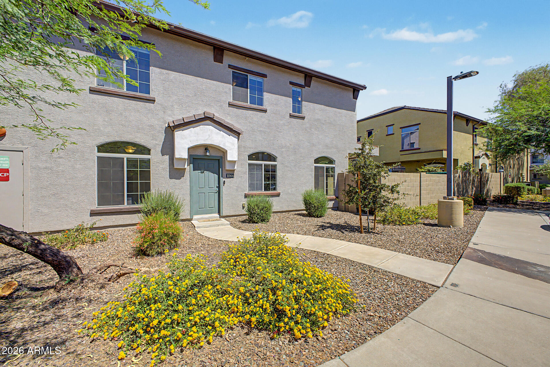 2725 E MINE CREEK Road 1044