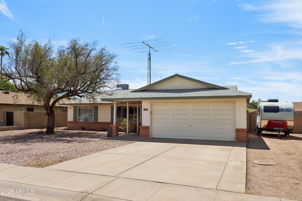 Photo of 1821 E Colgate Drive, Tempe, AZ 85283 (MLS # 6913738)
