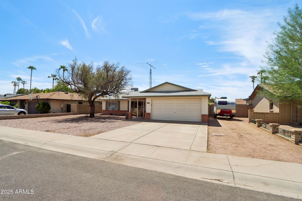 Photo of 1821 E Colgate Drive, Tempe, AZ 85283 (MLS # 6913738)