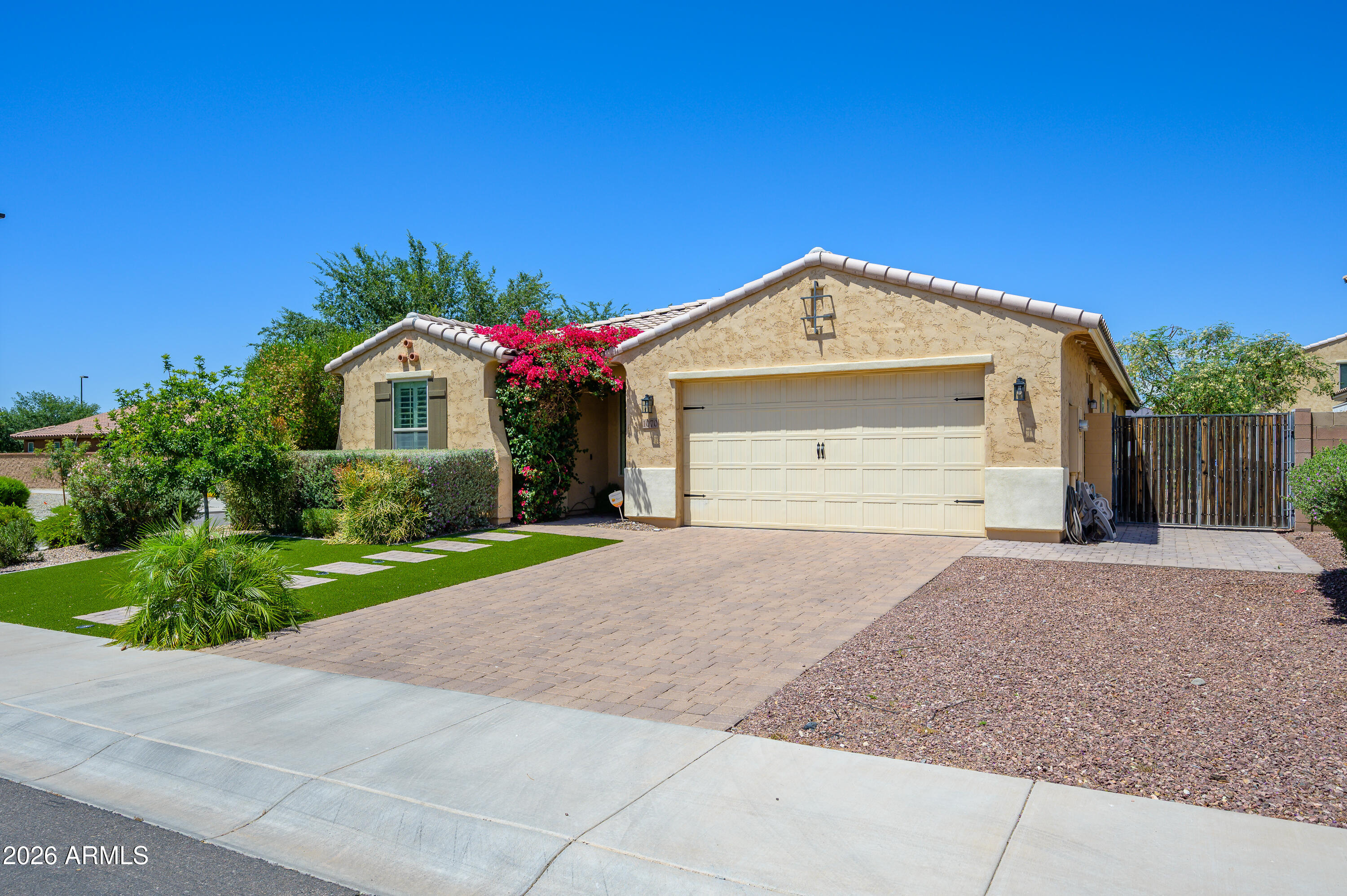 1070 E ORIOLE Drive