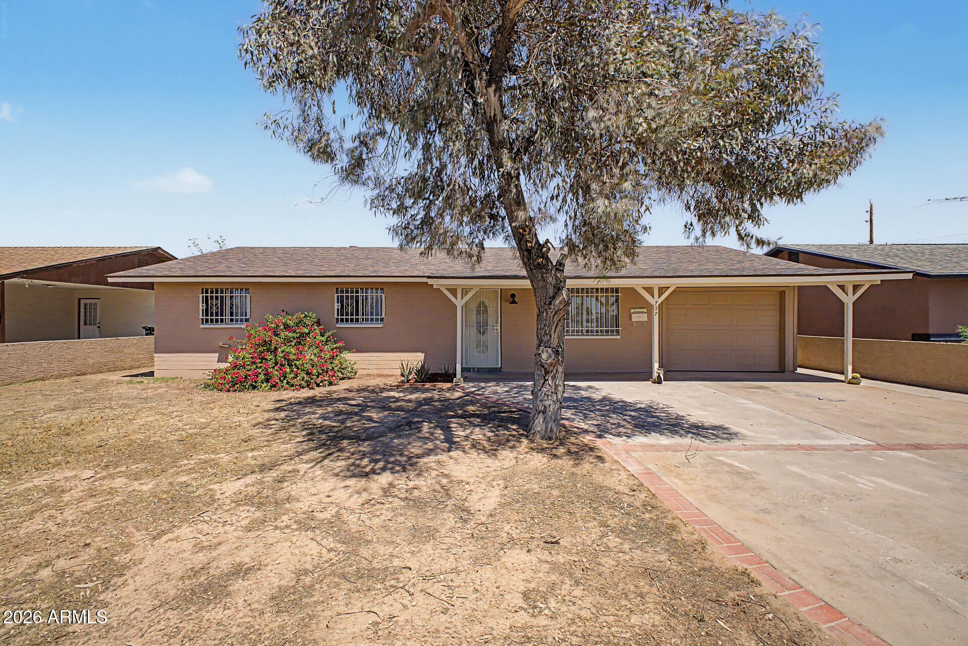 737 S ELM --