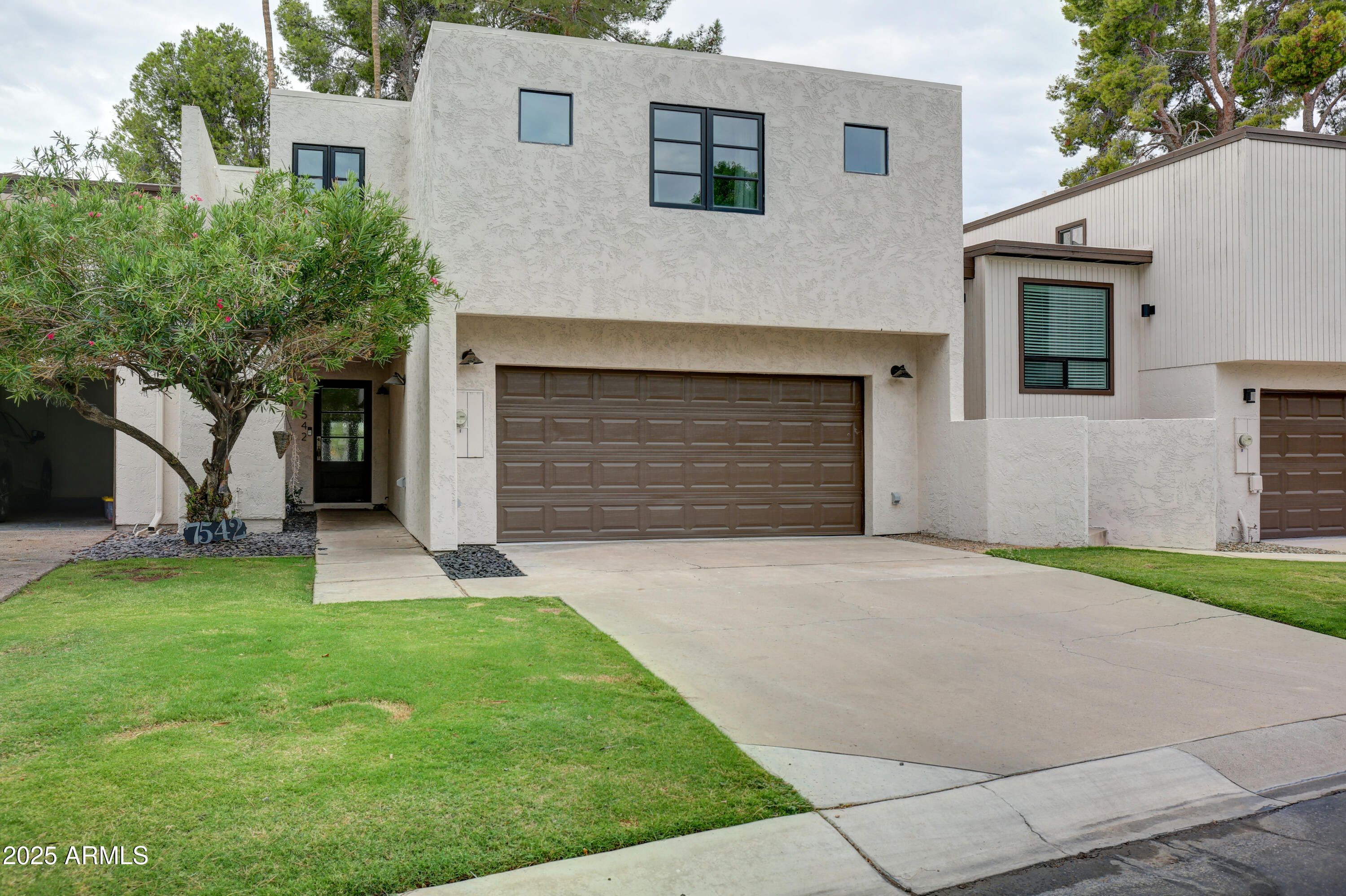 7542 E PLEASANT Run