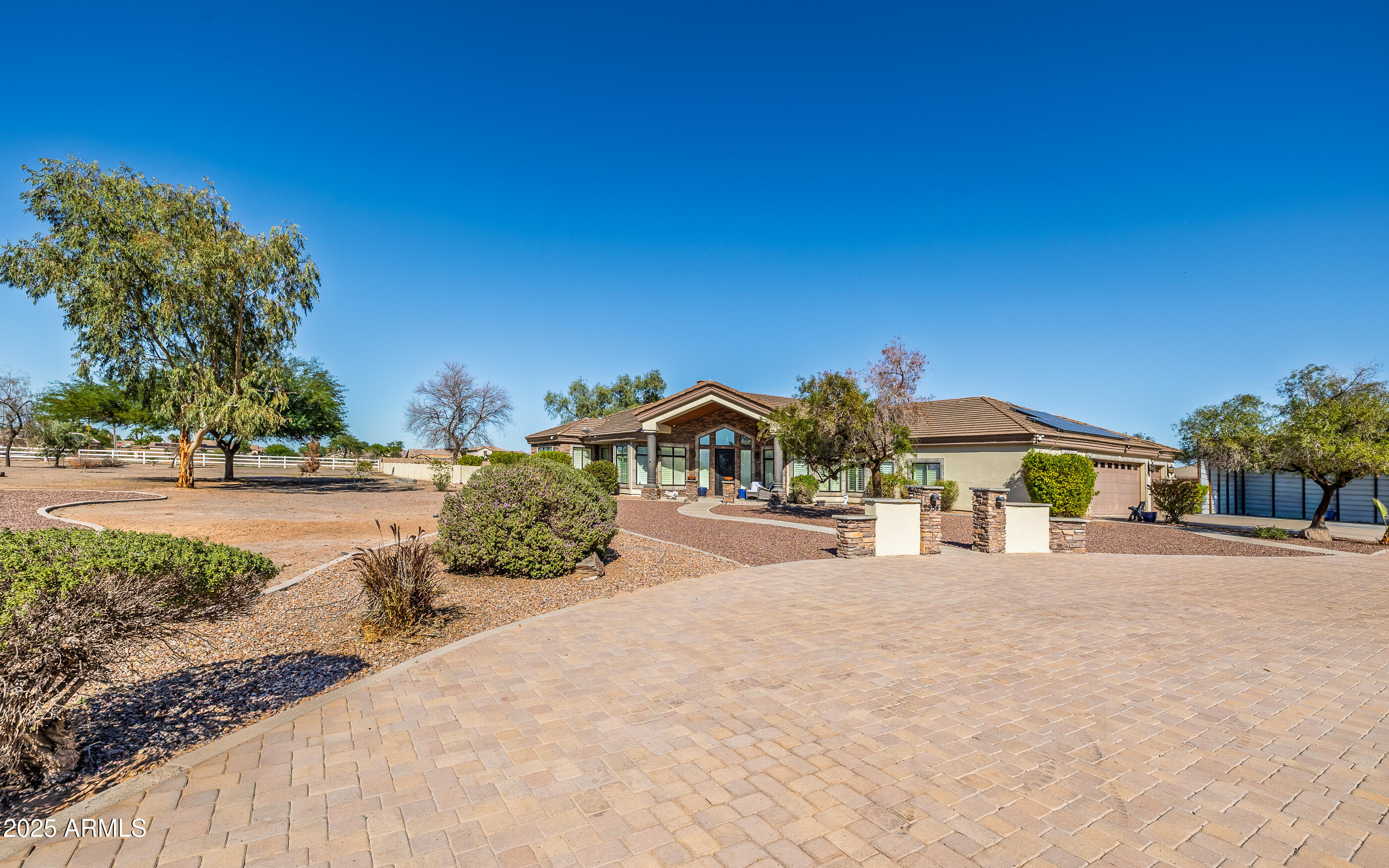 2354 N CASA GRANDE Avenue