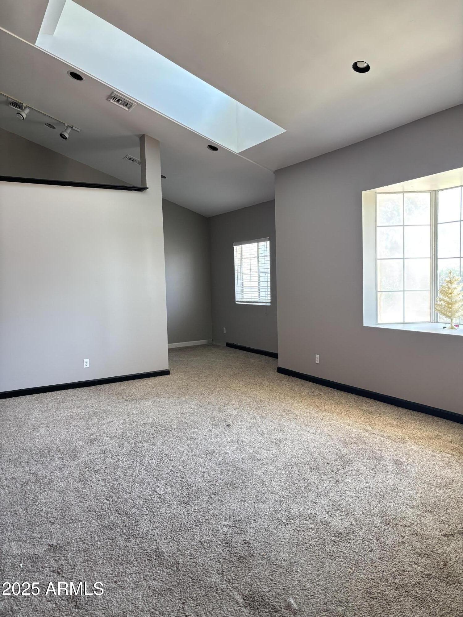 646 W UNIVERSITY Drive