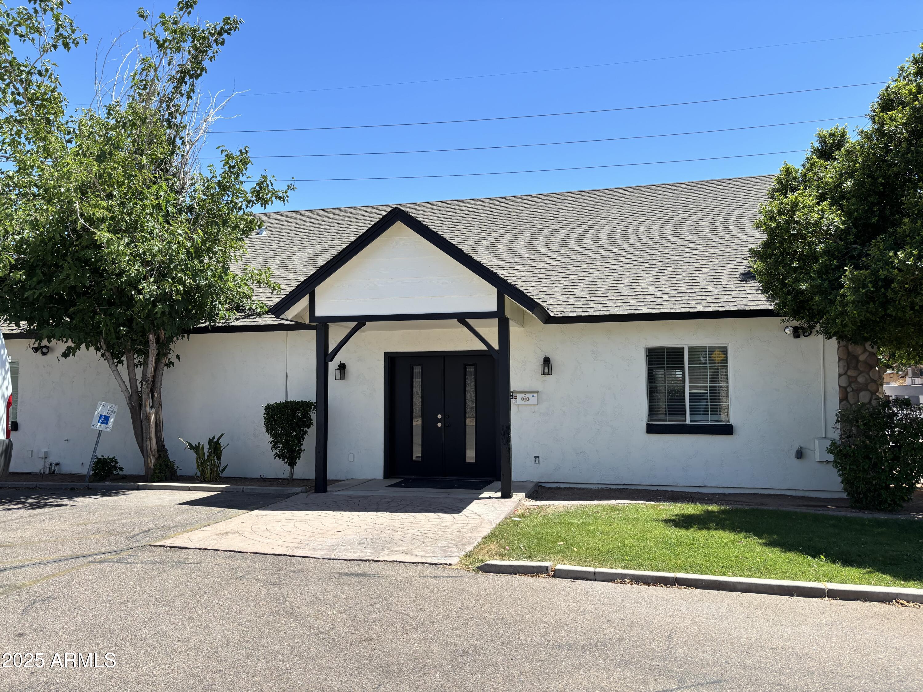 646 W UNIVERSITY Drive