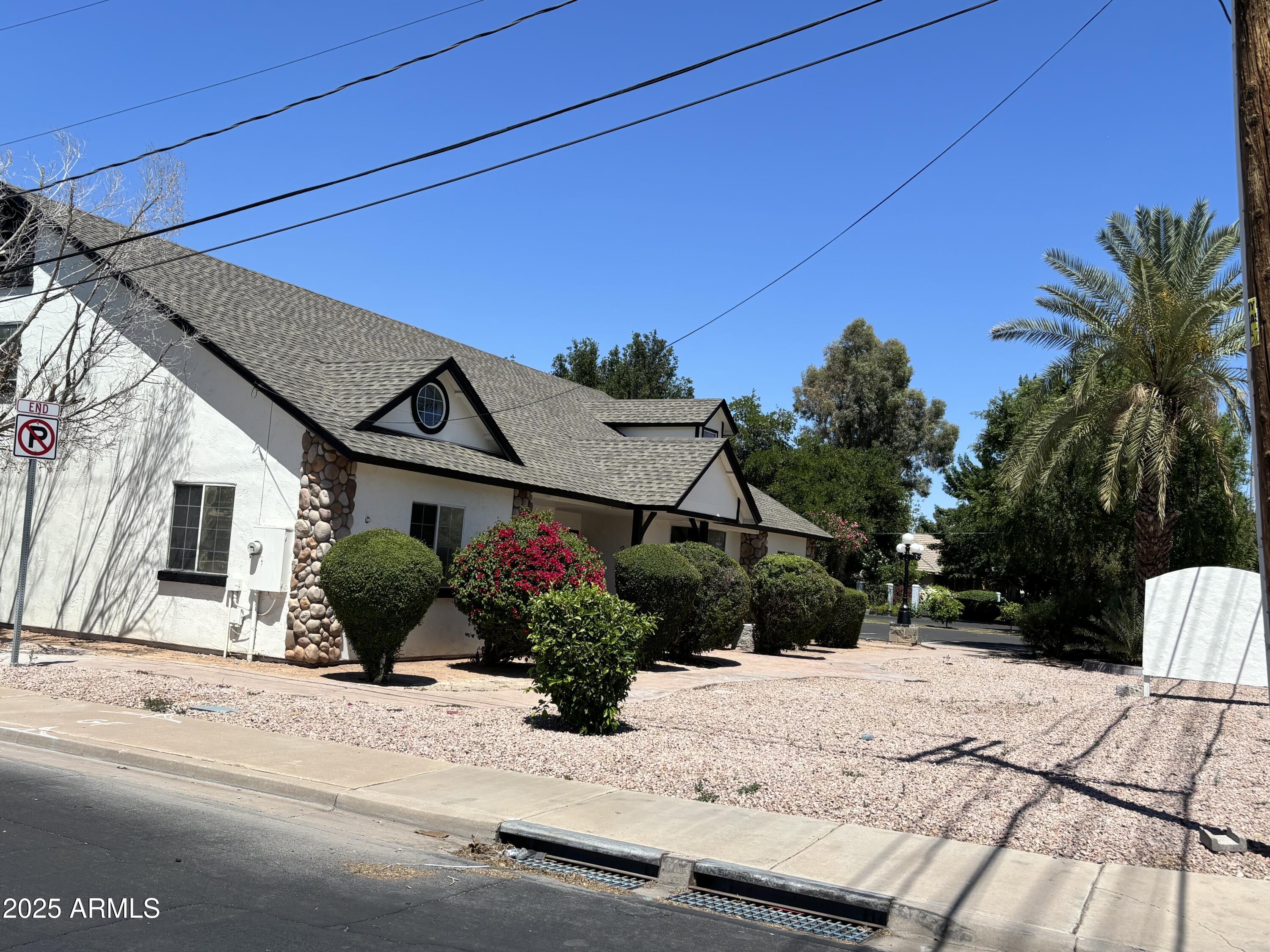 646 W UNIVERSITY Drive