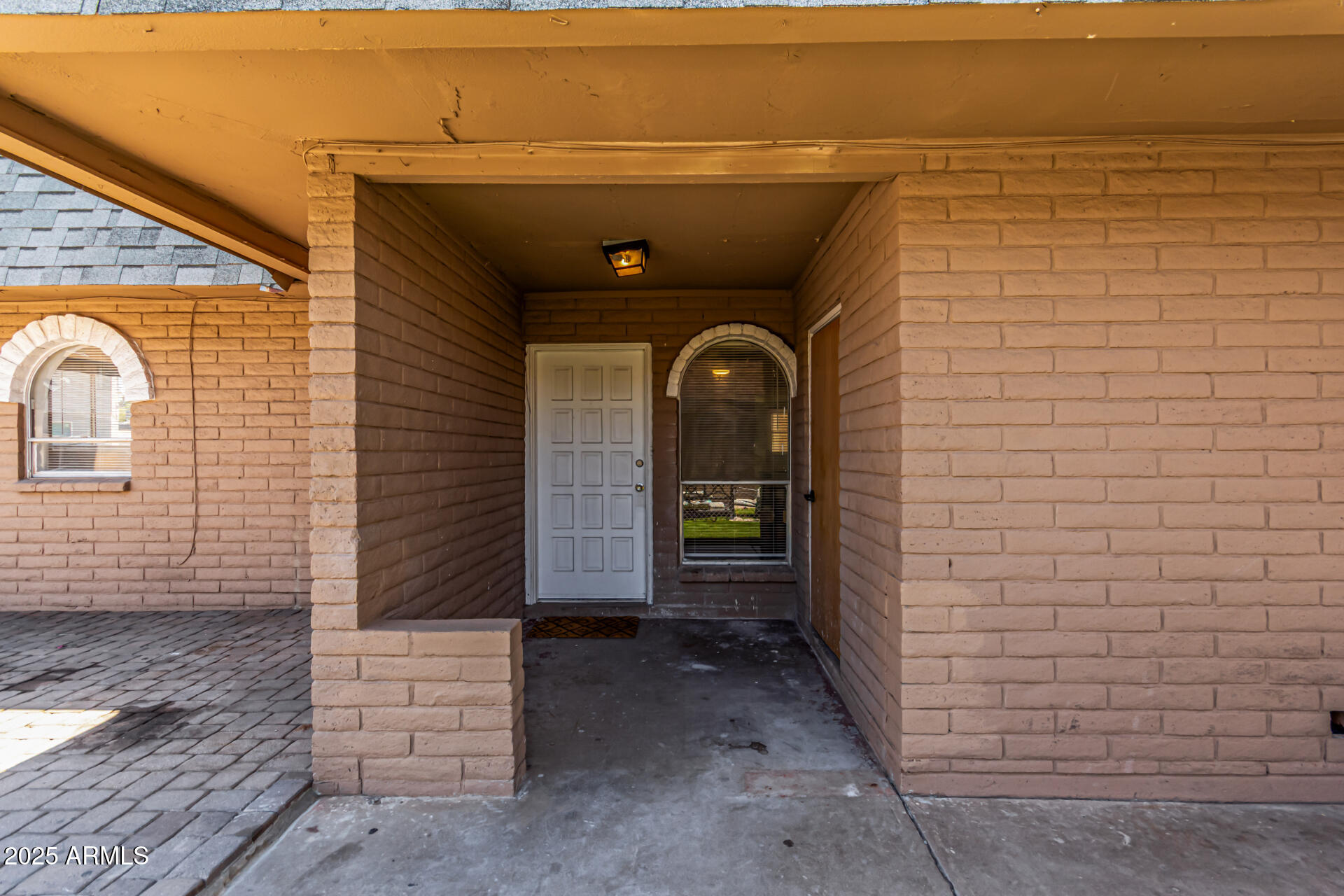 1142 W DRUMMER Avenue