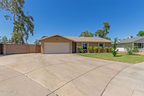 Single Family Residence in Phoenix AZ 2340 COLUMBINE Drive 2.jpg