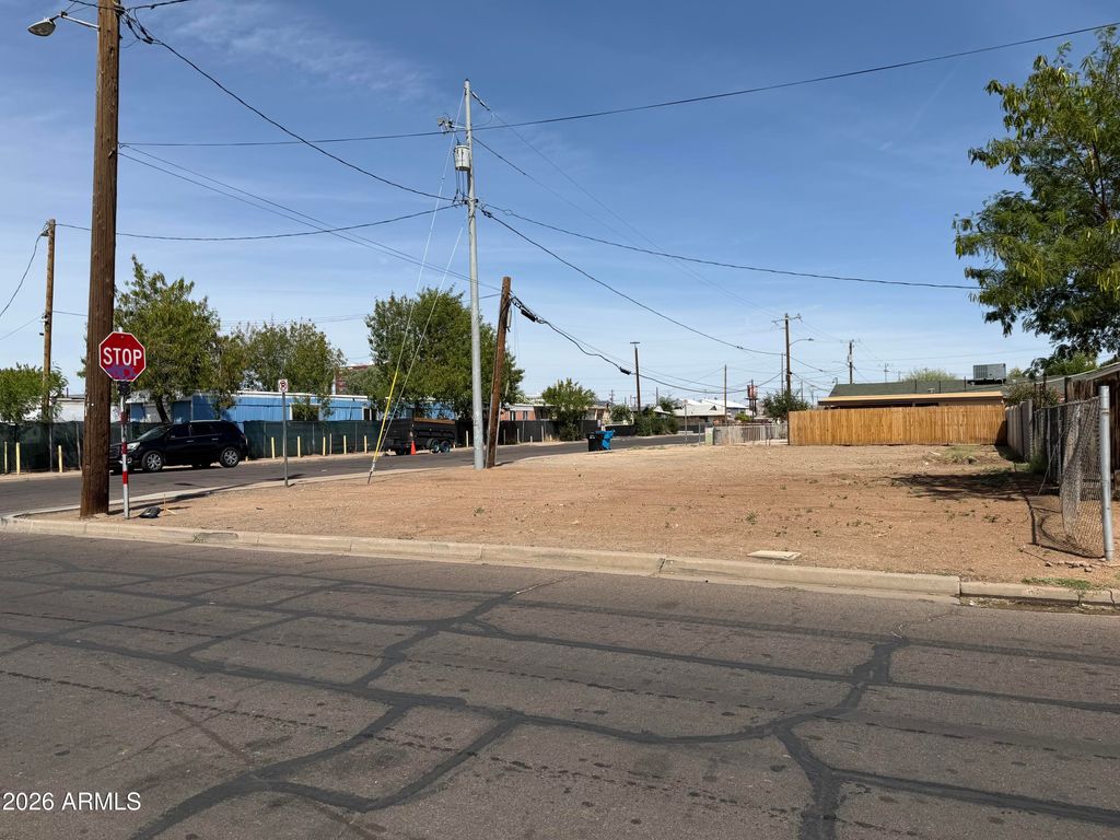 Photo of 2301 E Taylor Street #-, Phoenix, AZ 85006 (MLS # 7017910)
