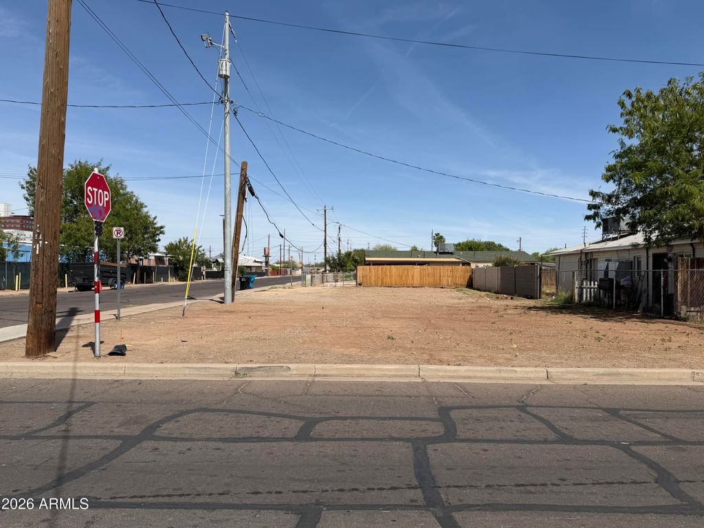 Photo of 2301 E Taylor Street #-, Phoenix, AZ 85006 (MLS # 7017910)