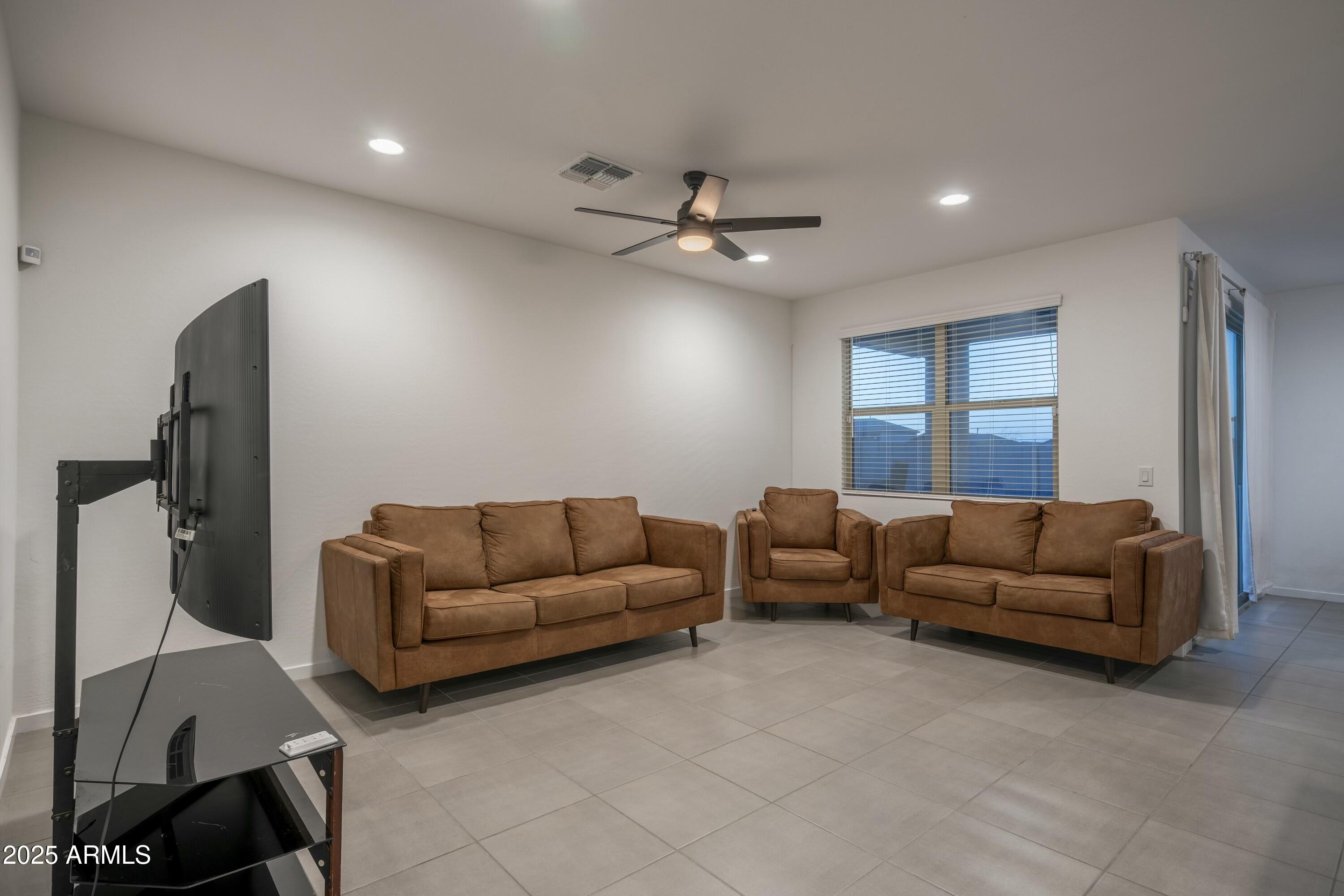 6732 W PEDRO Lane