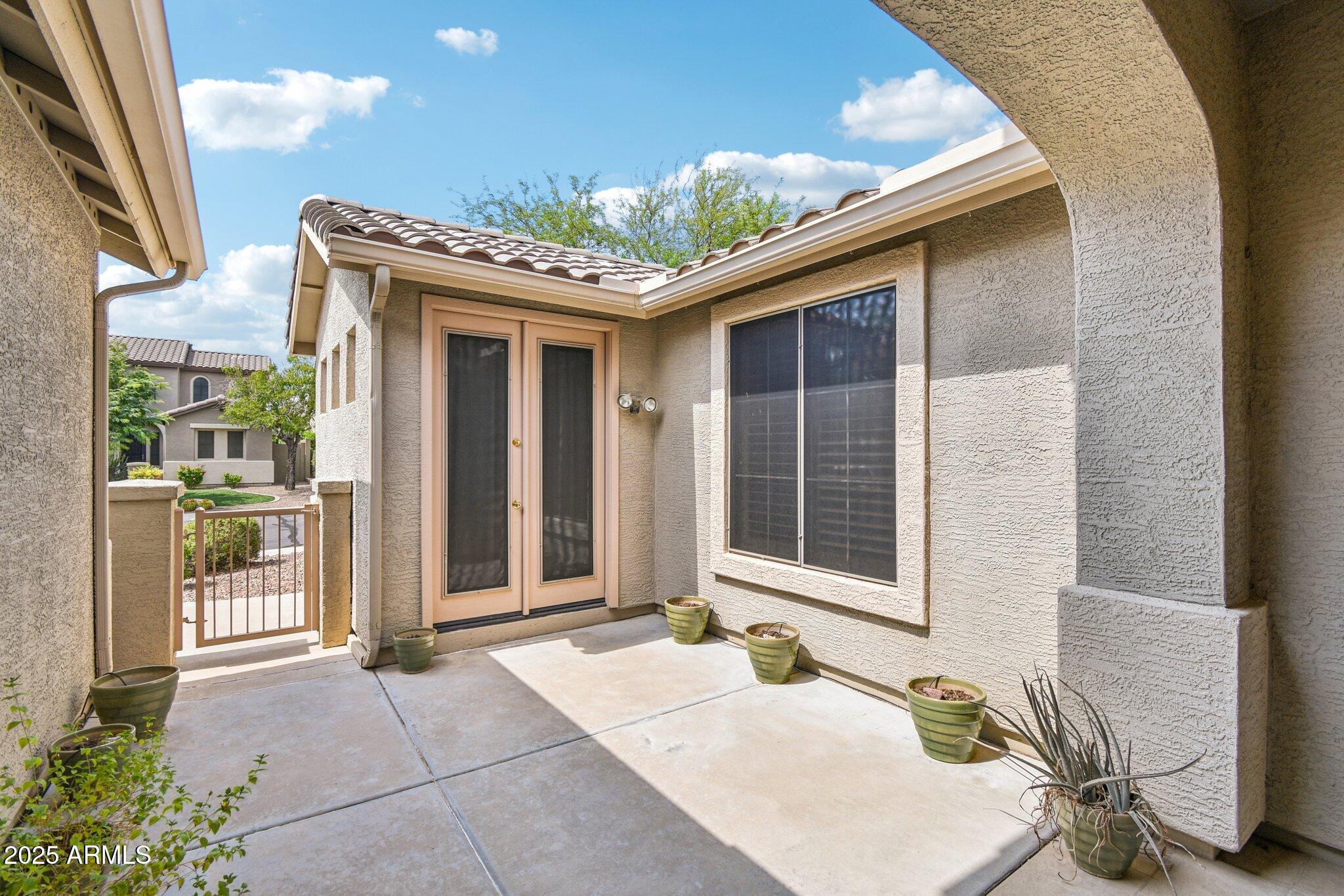 2533 W Kit Carson Trail