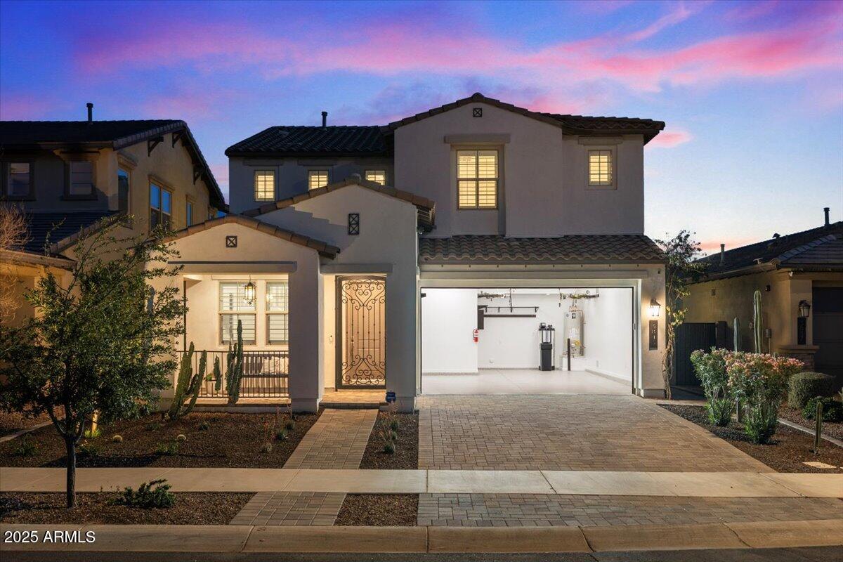 3843 E LOMA VISTA Street