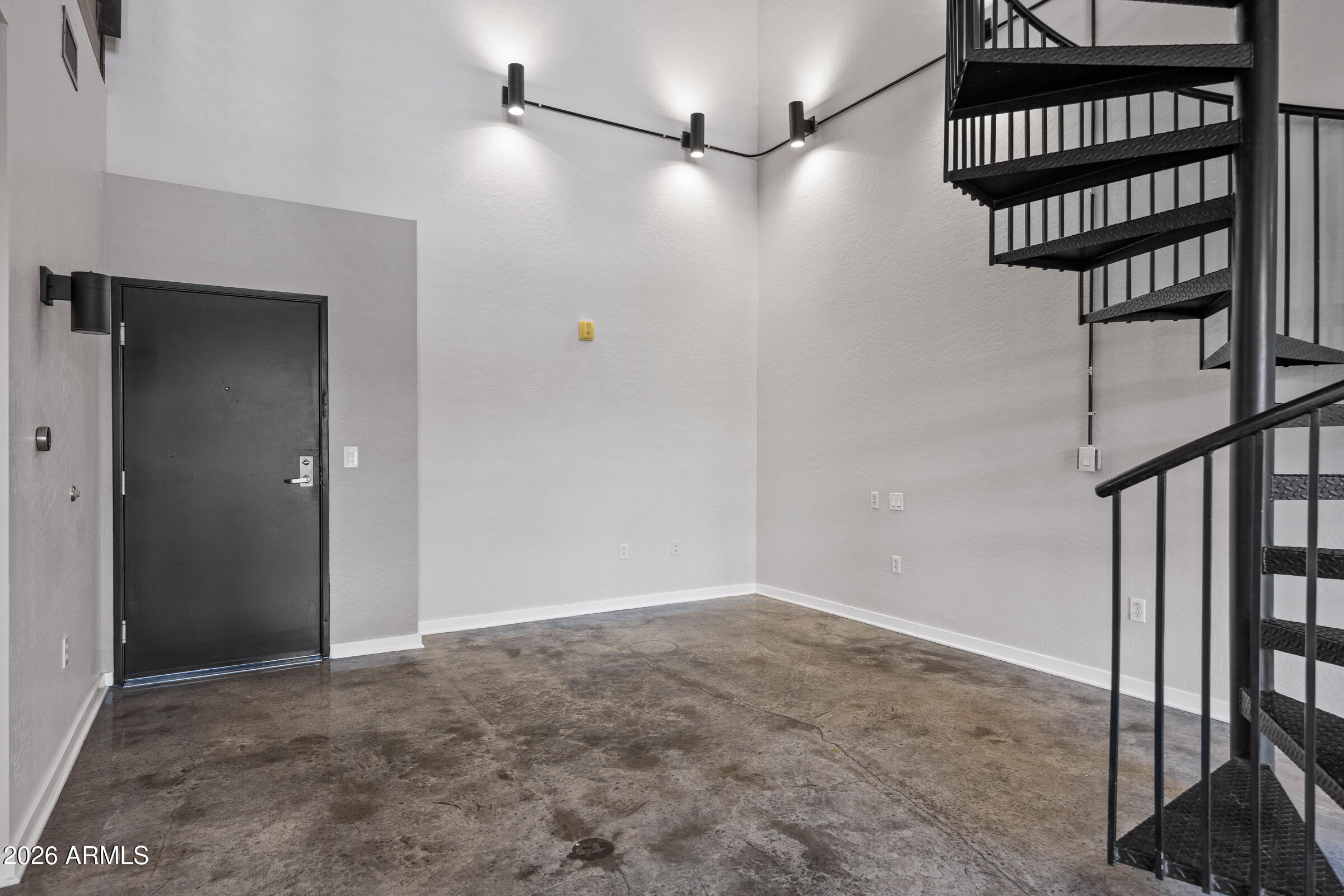 914 E OSBORN Road 208