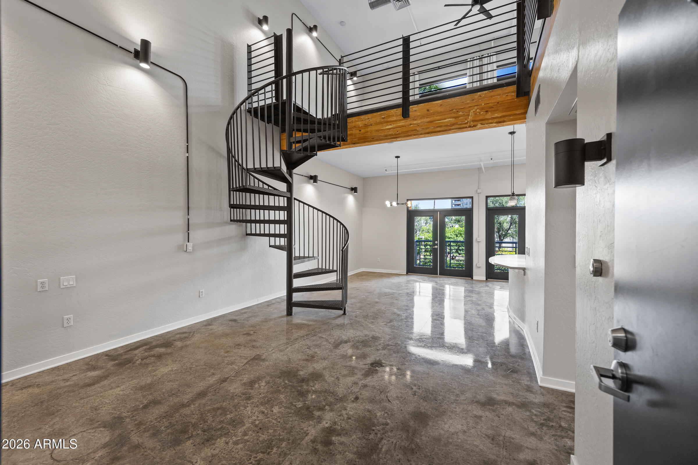 914 E OSBORN Road 208