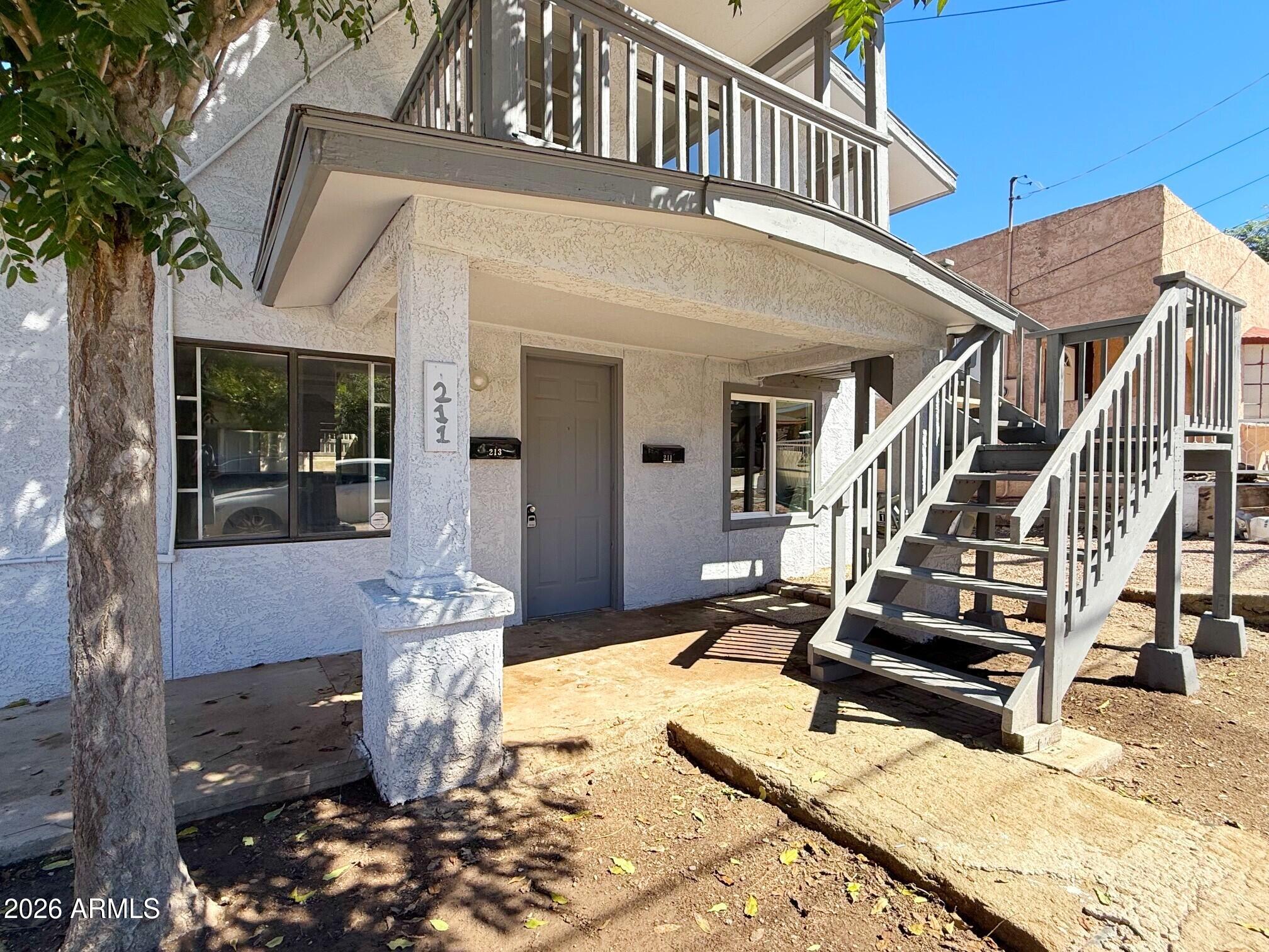 211 S LATHAM Boulevard