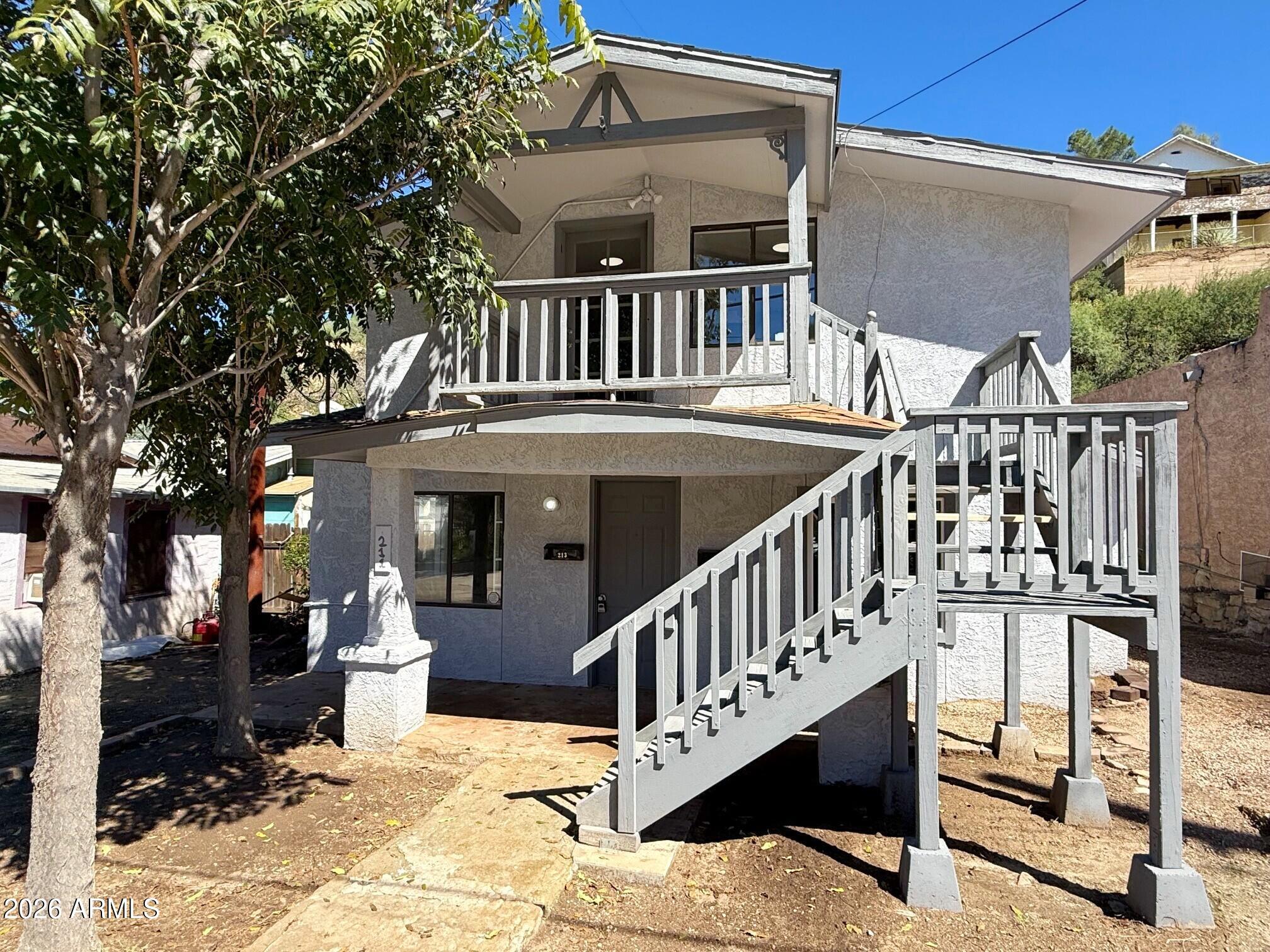 211 S LATHAM Boulevard