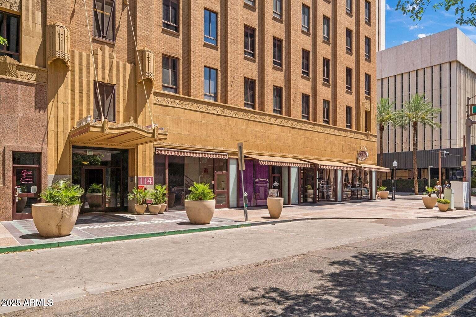 114 W ADAMS Street 910