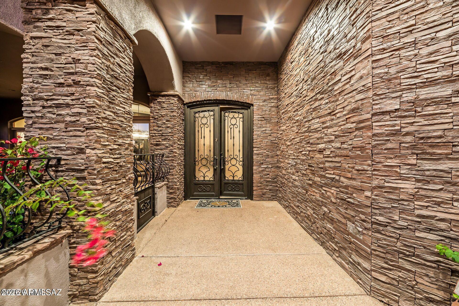 1887 E DESERT GARDEN Drive