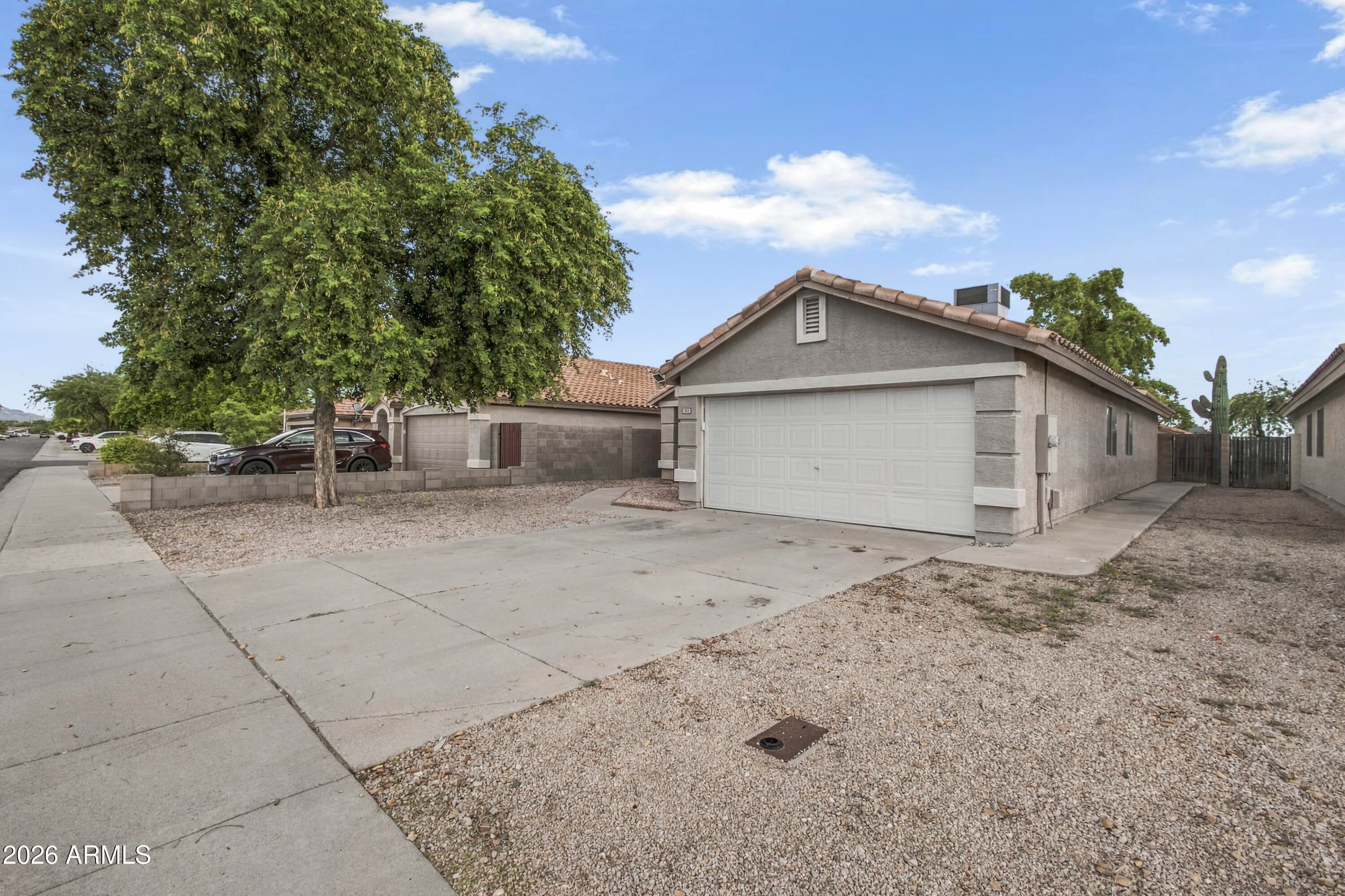 853 E YUMA Avenue