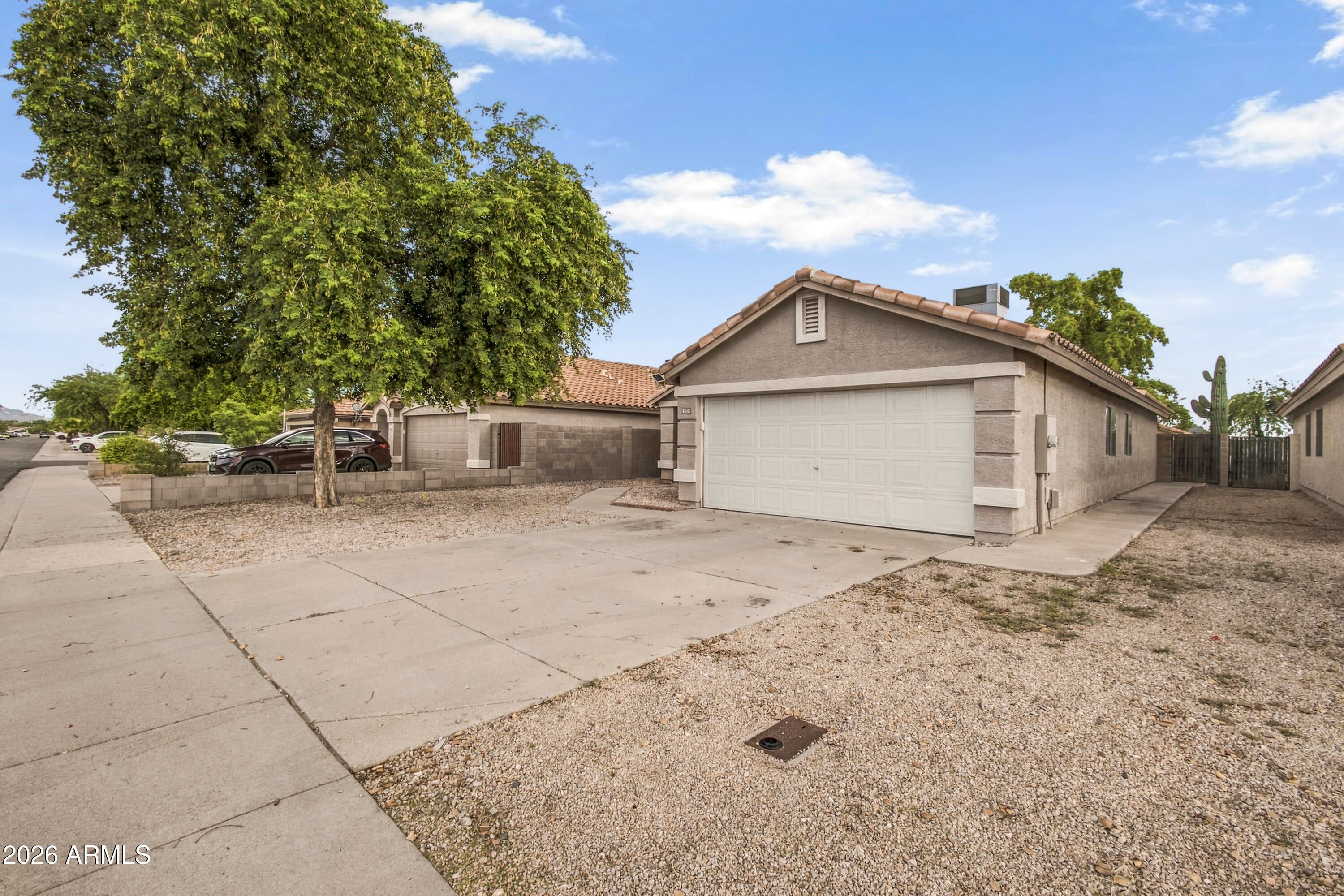 853 E YUMA Avenue