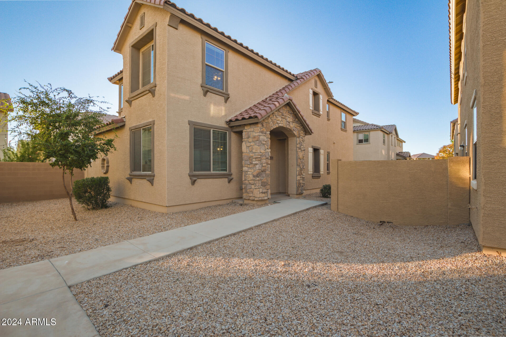 919 E AGUA FRIA Lane