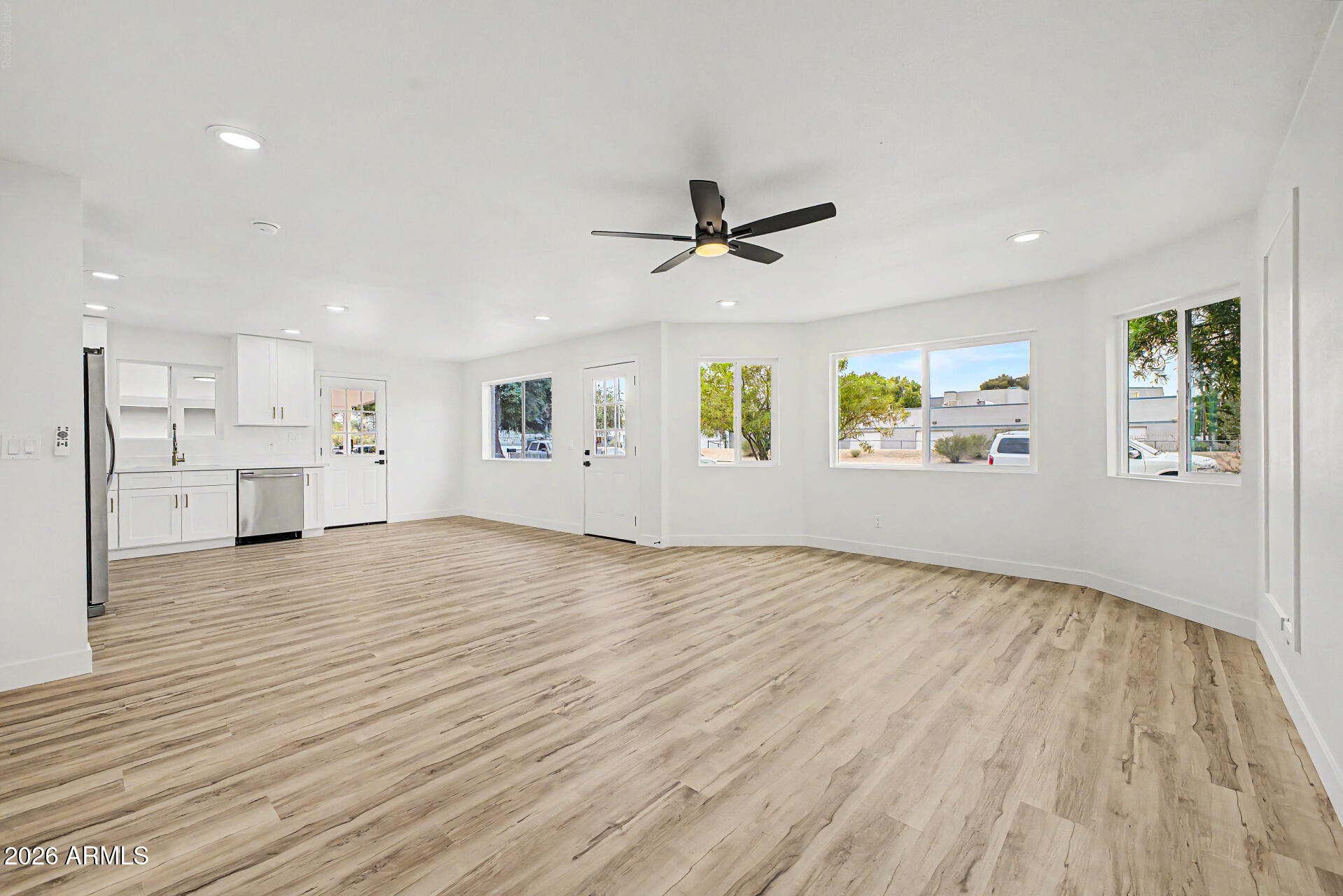 2344 W CHOLLA Street