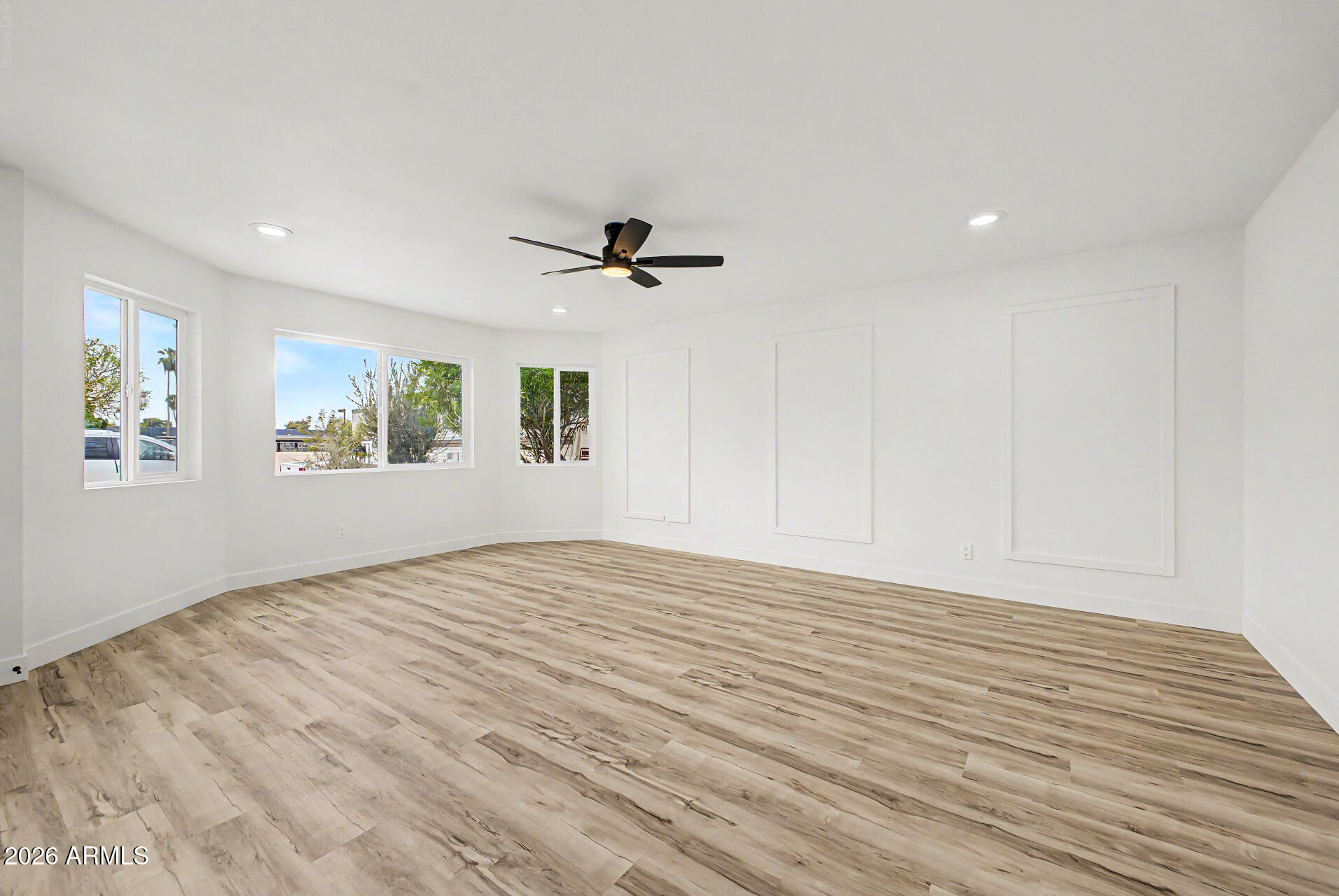 2344 W CHOLLA Street