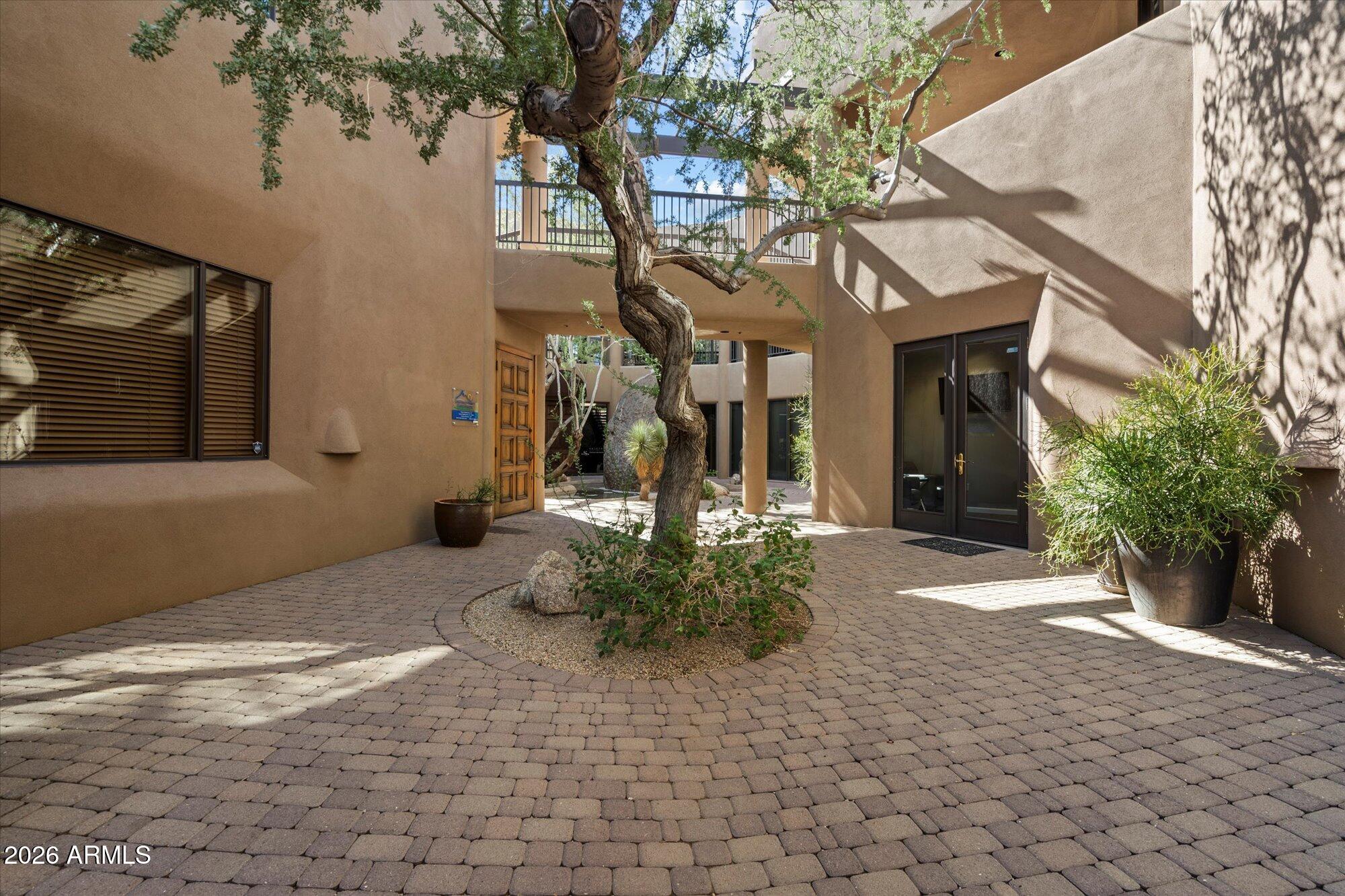 8712 E VISTA BONITA Drive