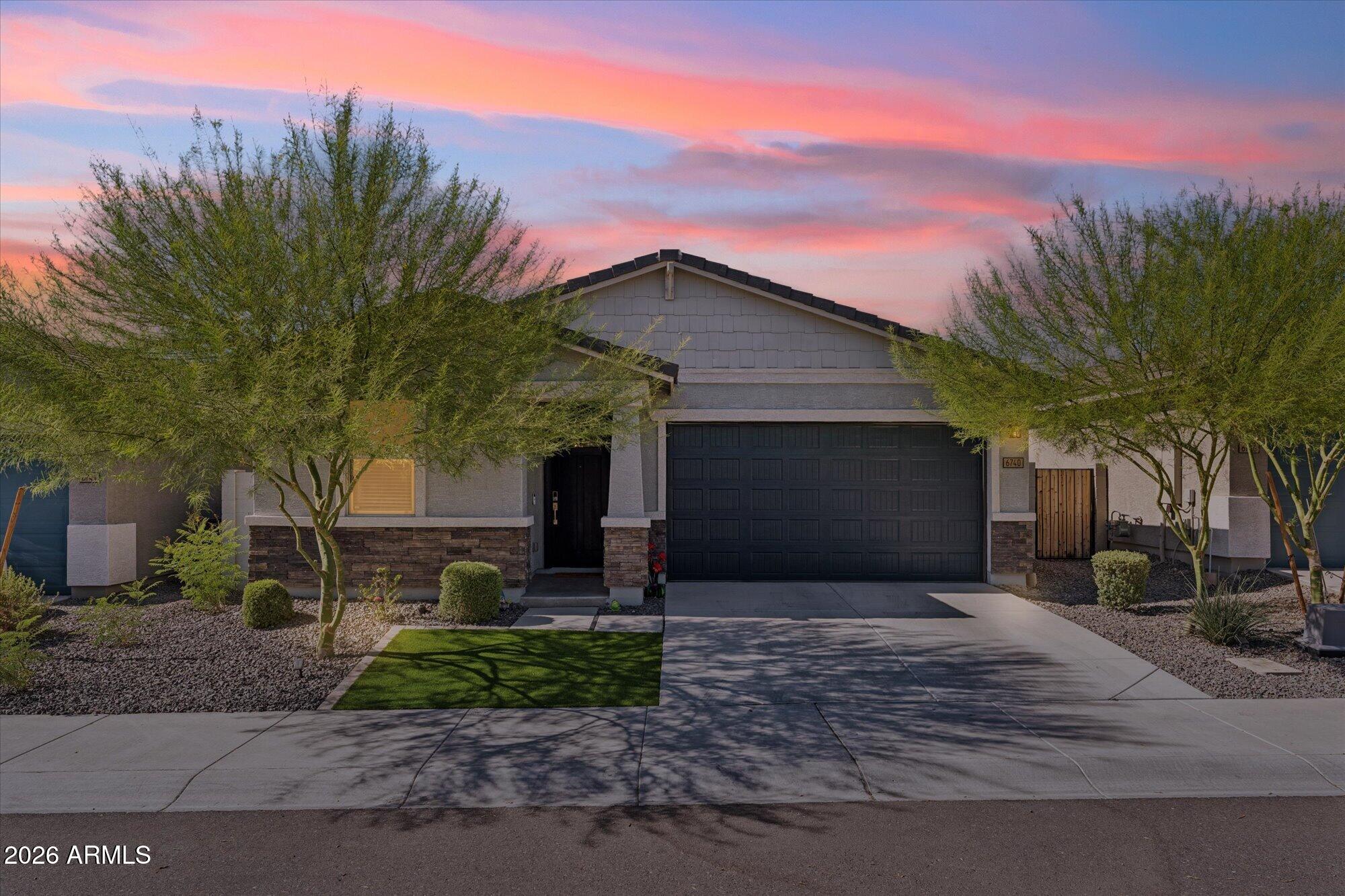 6740 W PEDRO Lane