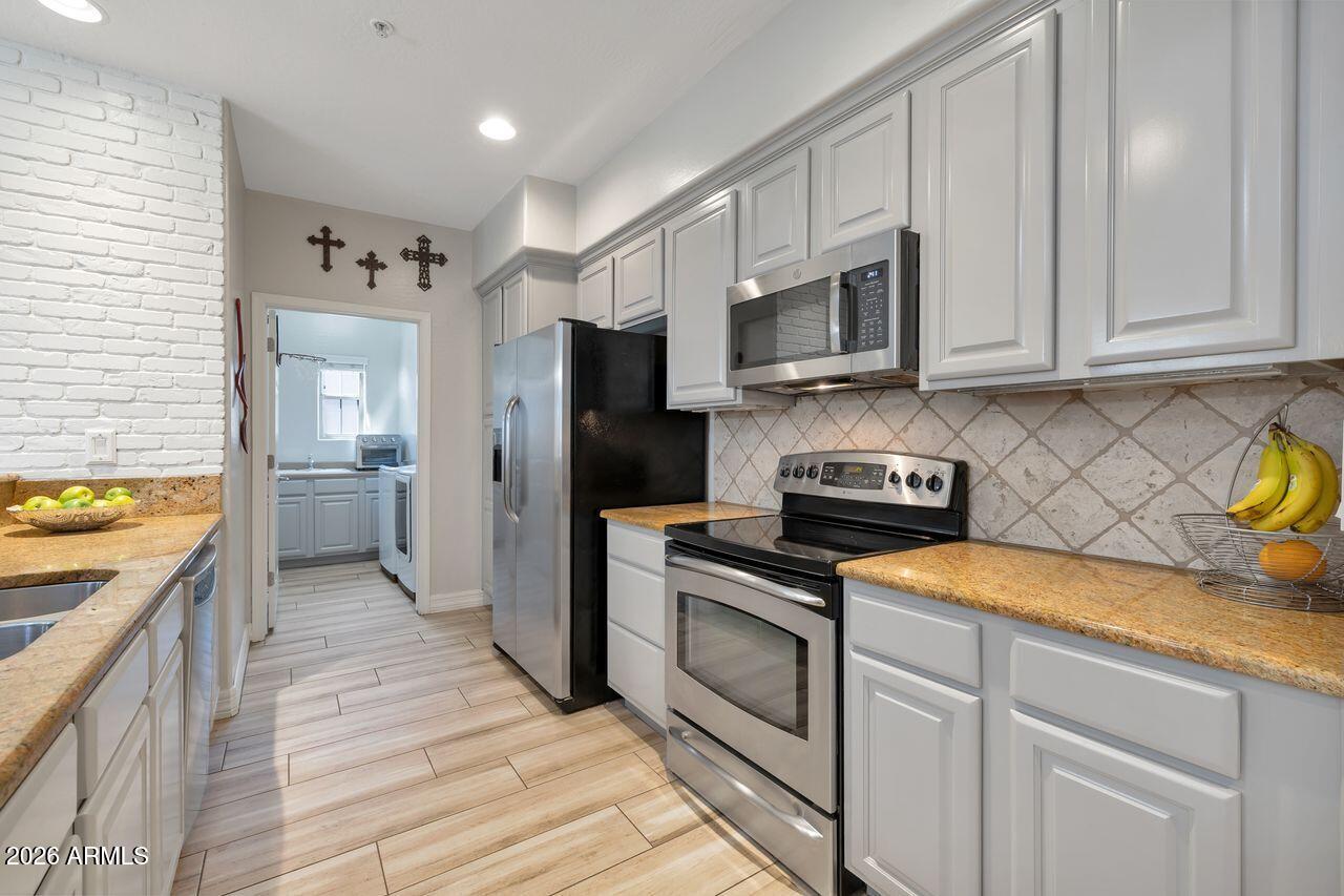 3935 E ROUGH RIDER Road 1179