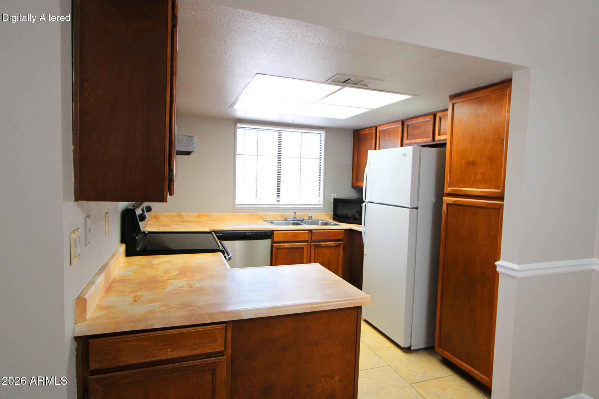 925 N COLLEGE Avenue C111