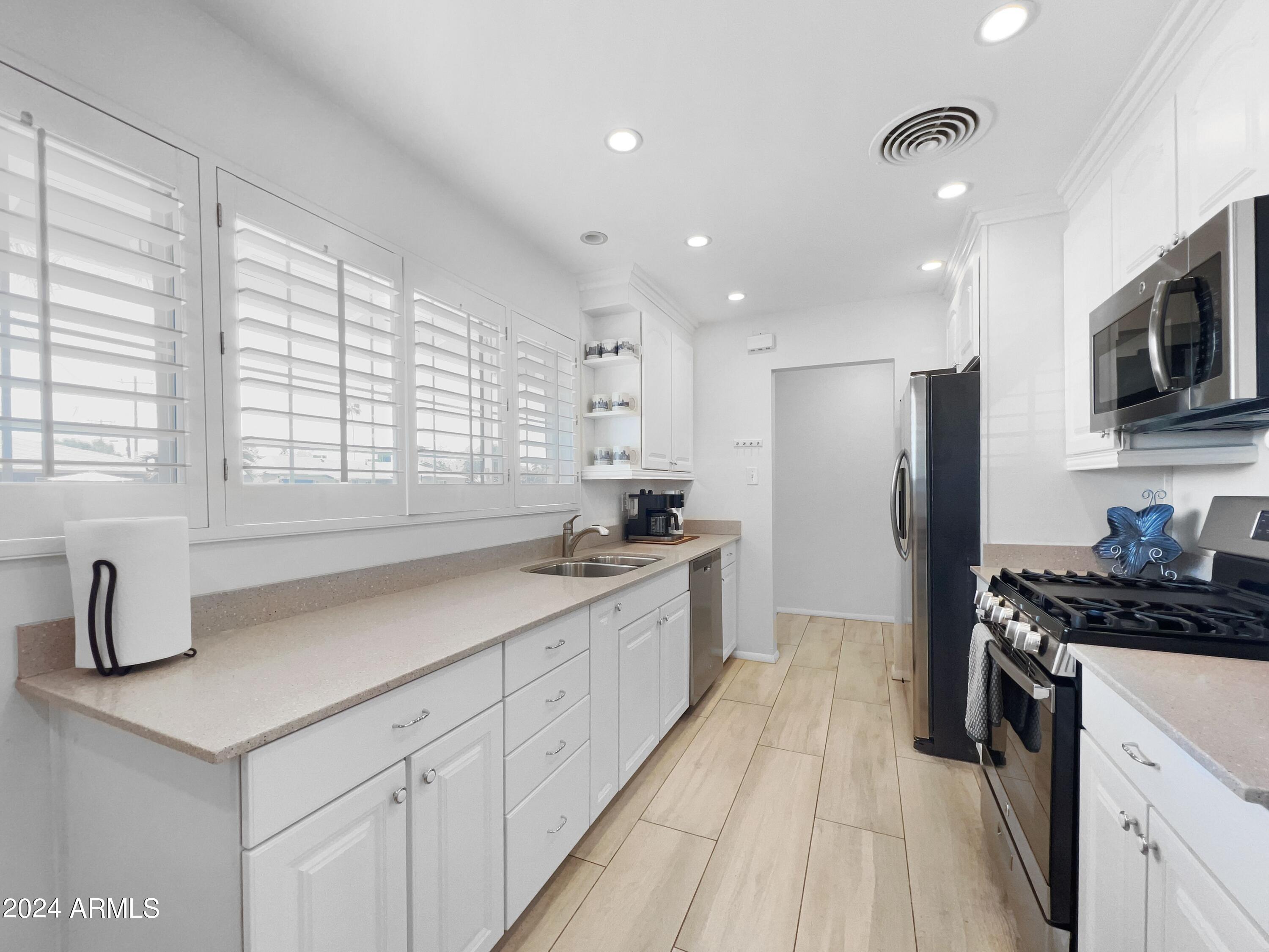 7514 E HAZELWOOD Street