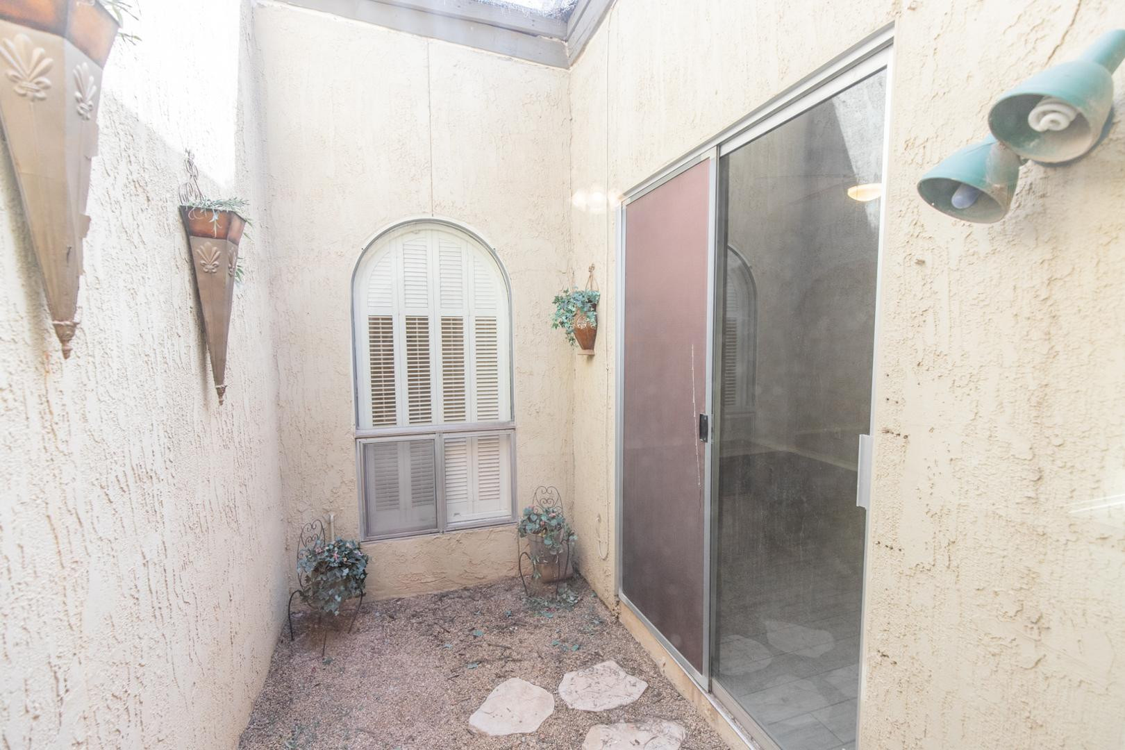 2908 E Avenida Olivos