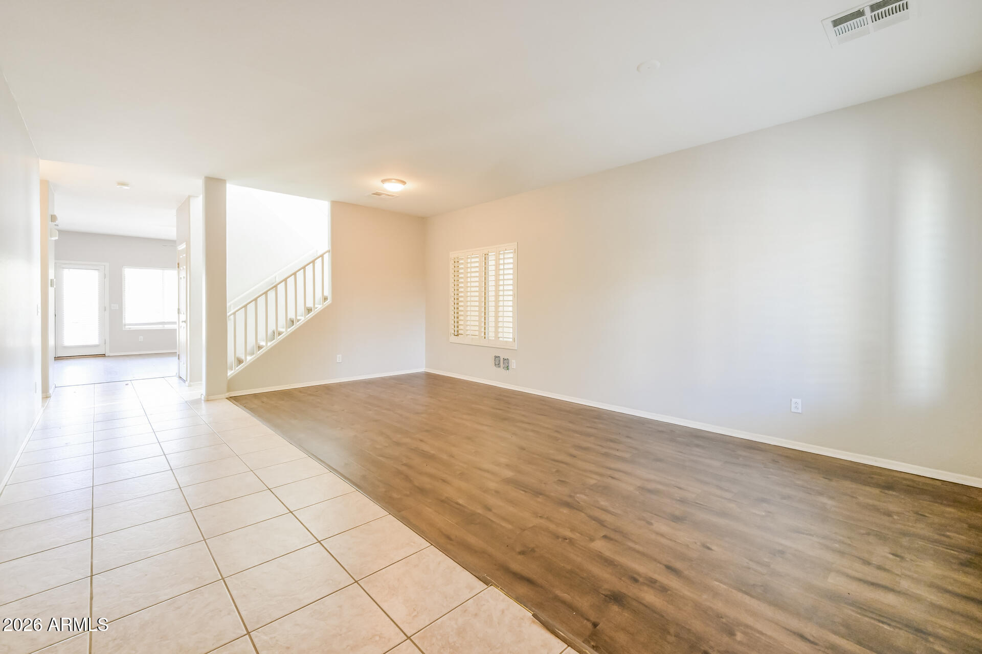 1186 E COUNTRY CROSSING Way