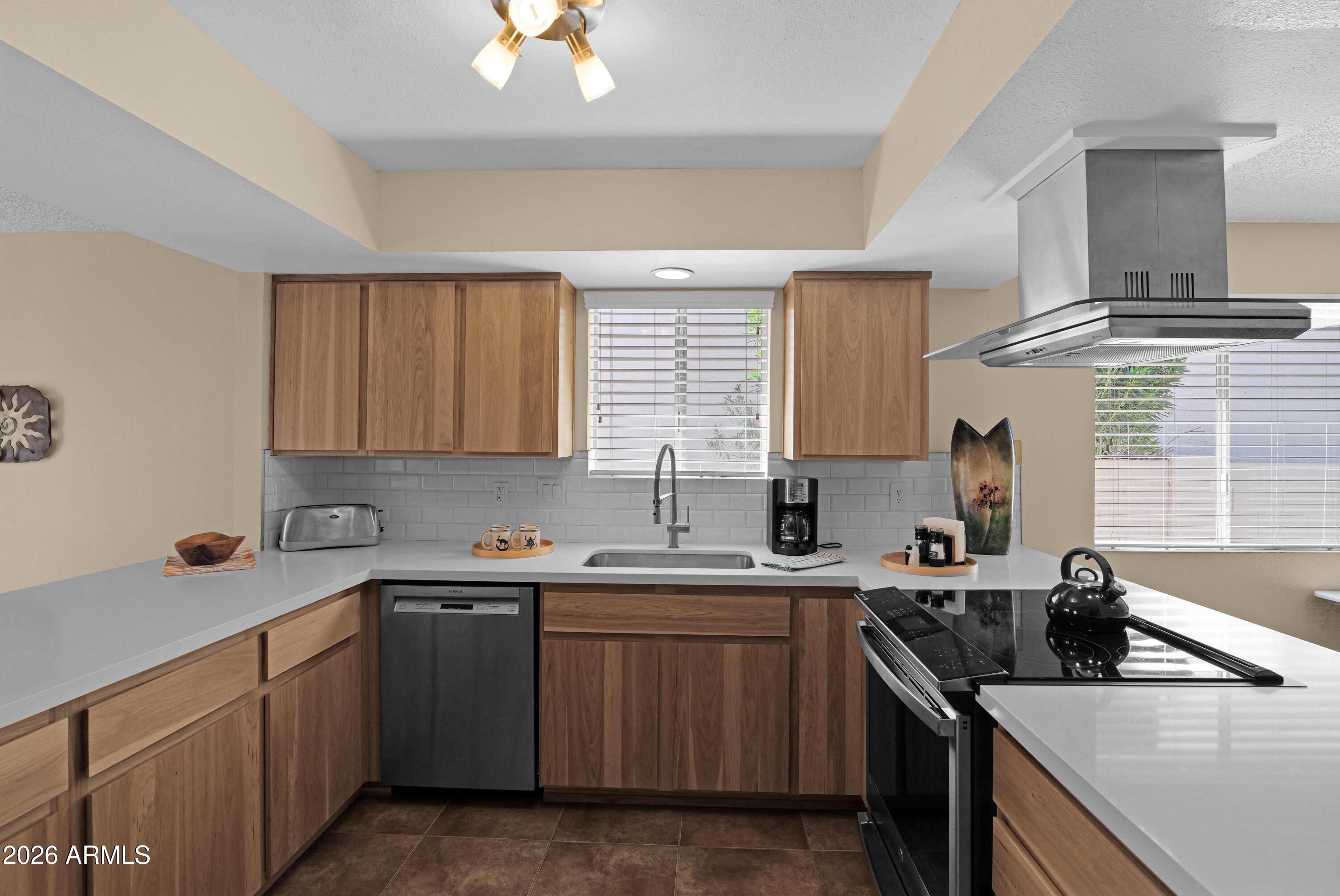 26609 S HOLLYGREEN Drive