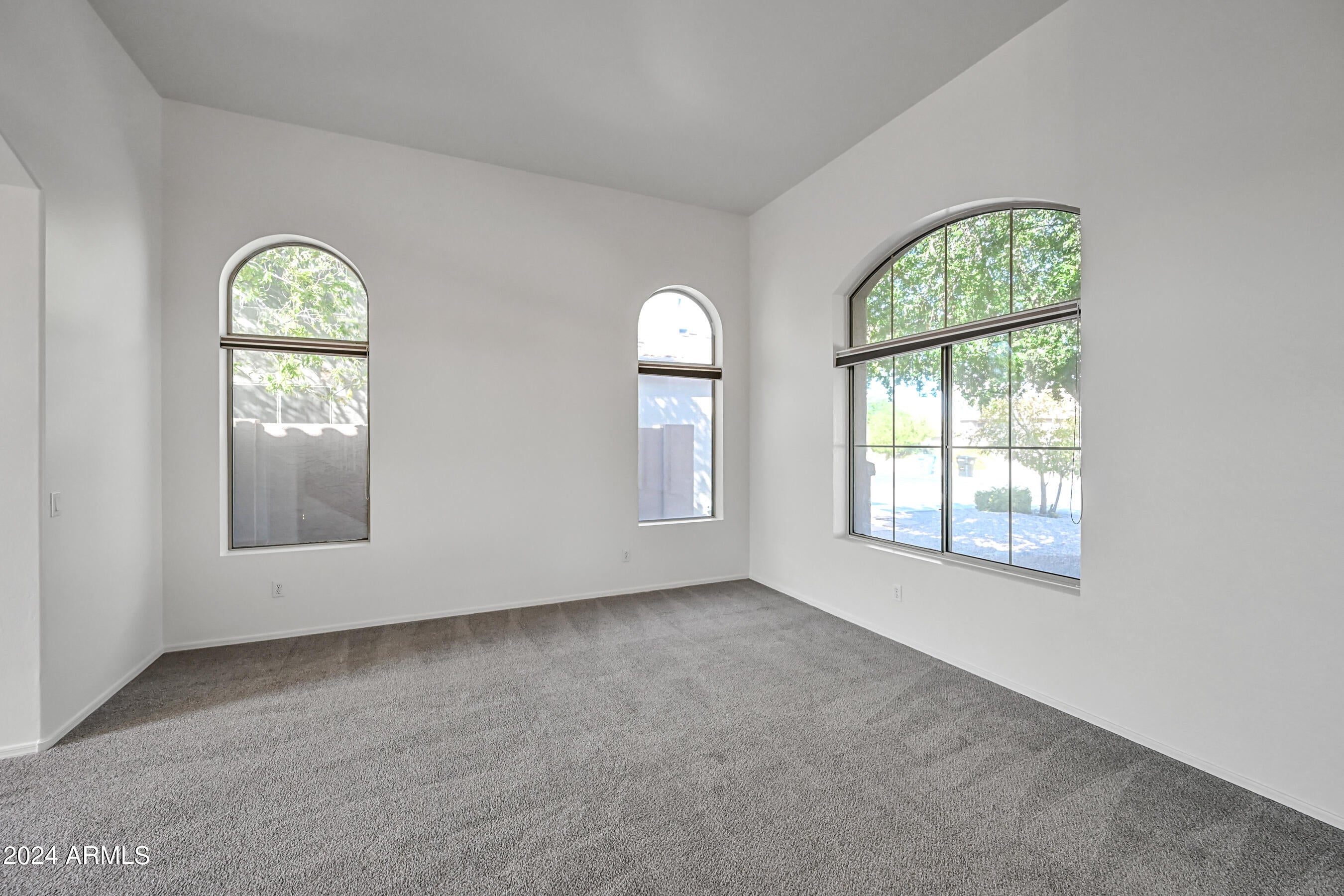 4633 E Robin Lane