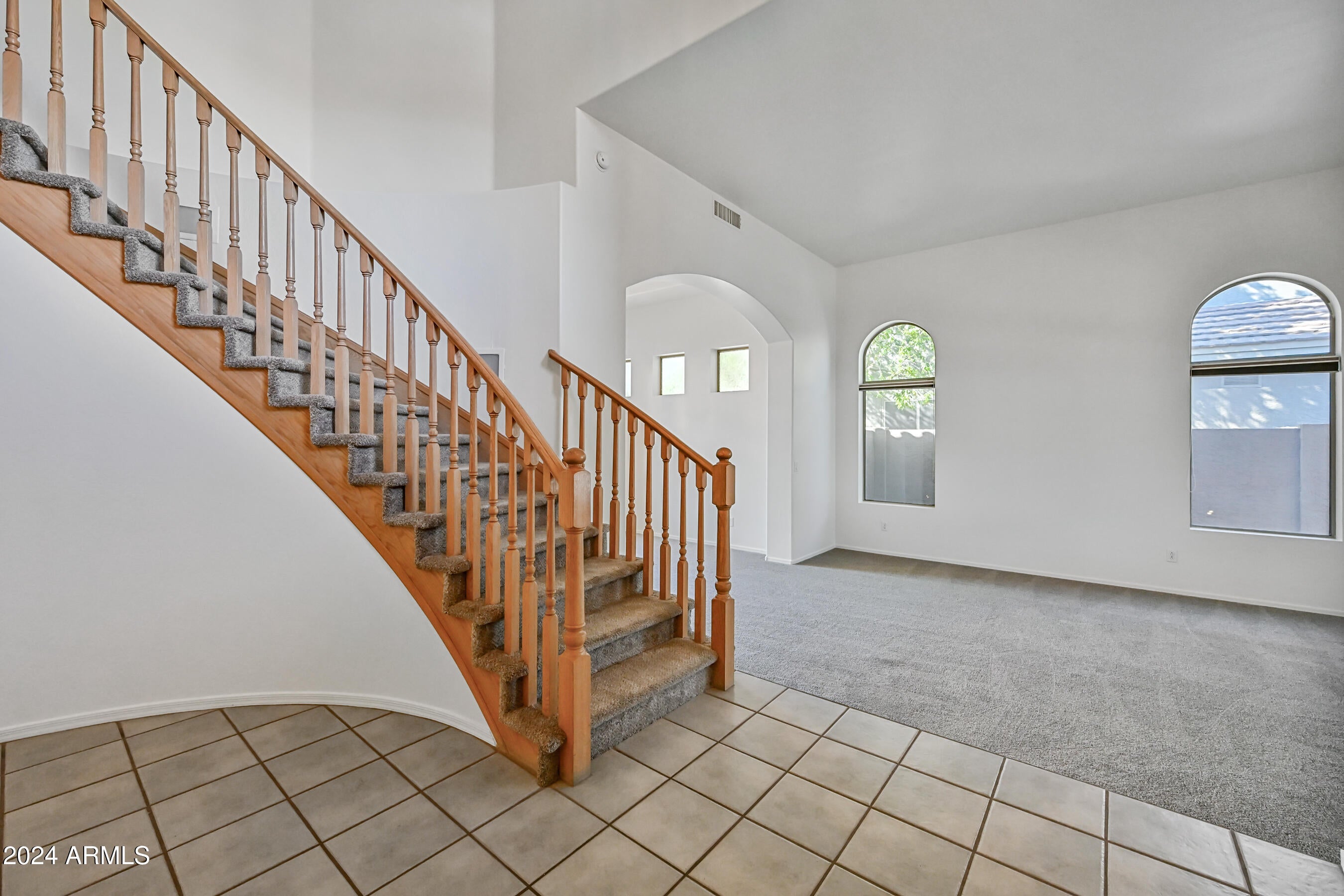 4633 E Robin Lane