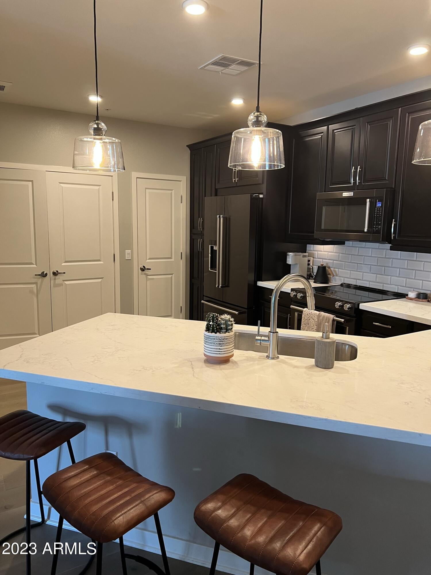 2511 W QUEEN CREEK Road 250