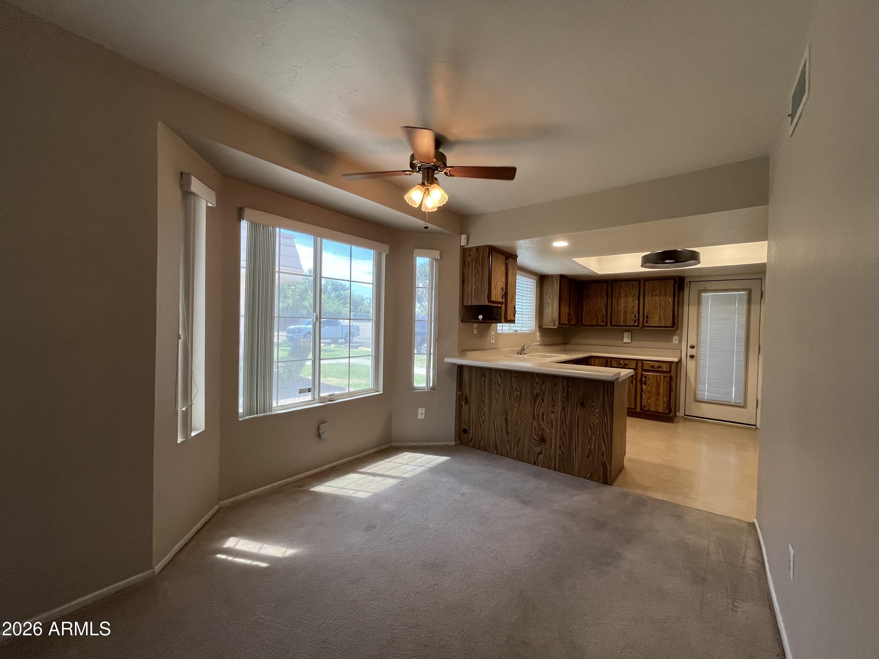 925 E LODGE Drive