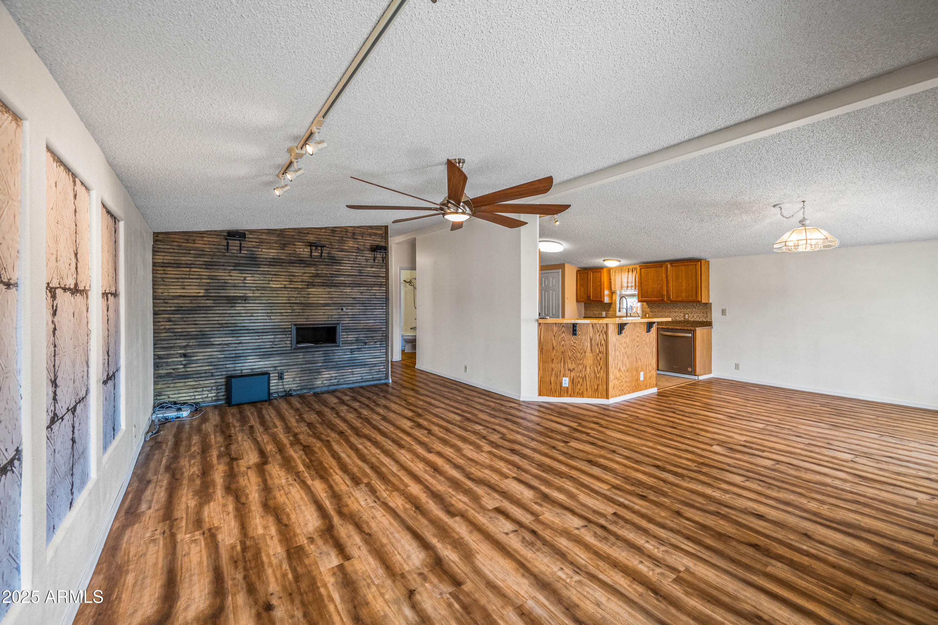 7642 E HOLMES Avenue