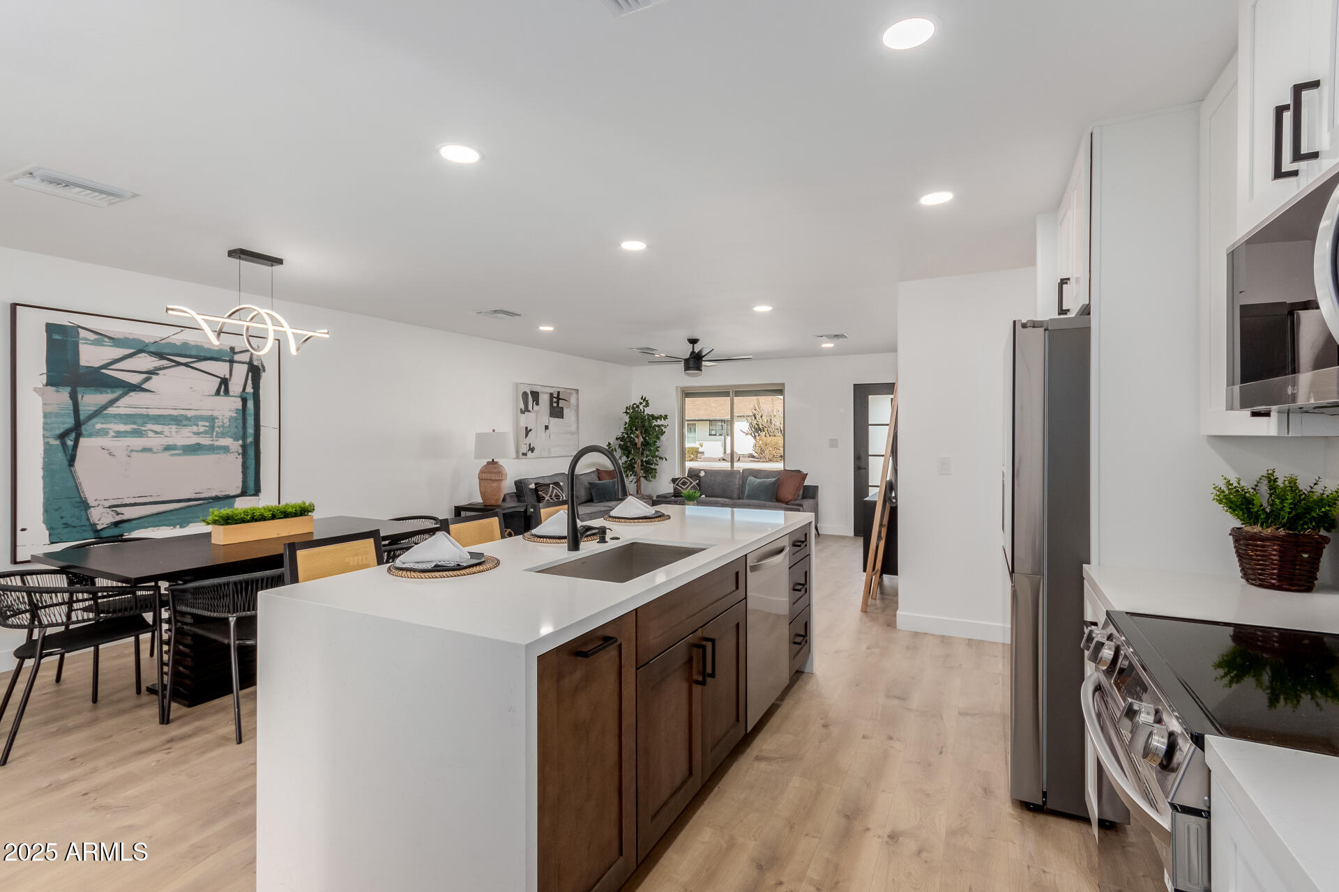 2041 W PALO VERDE Drive