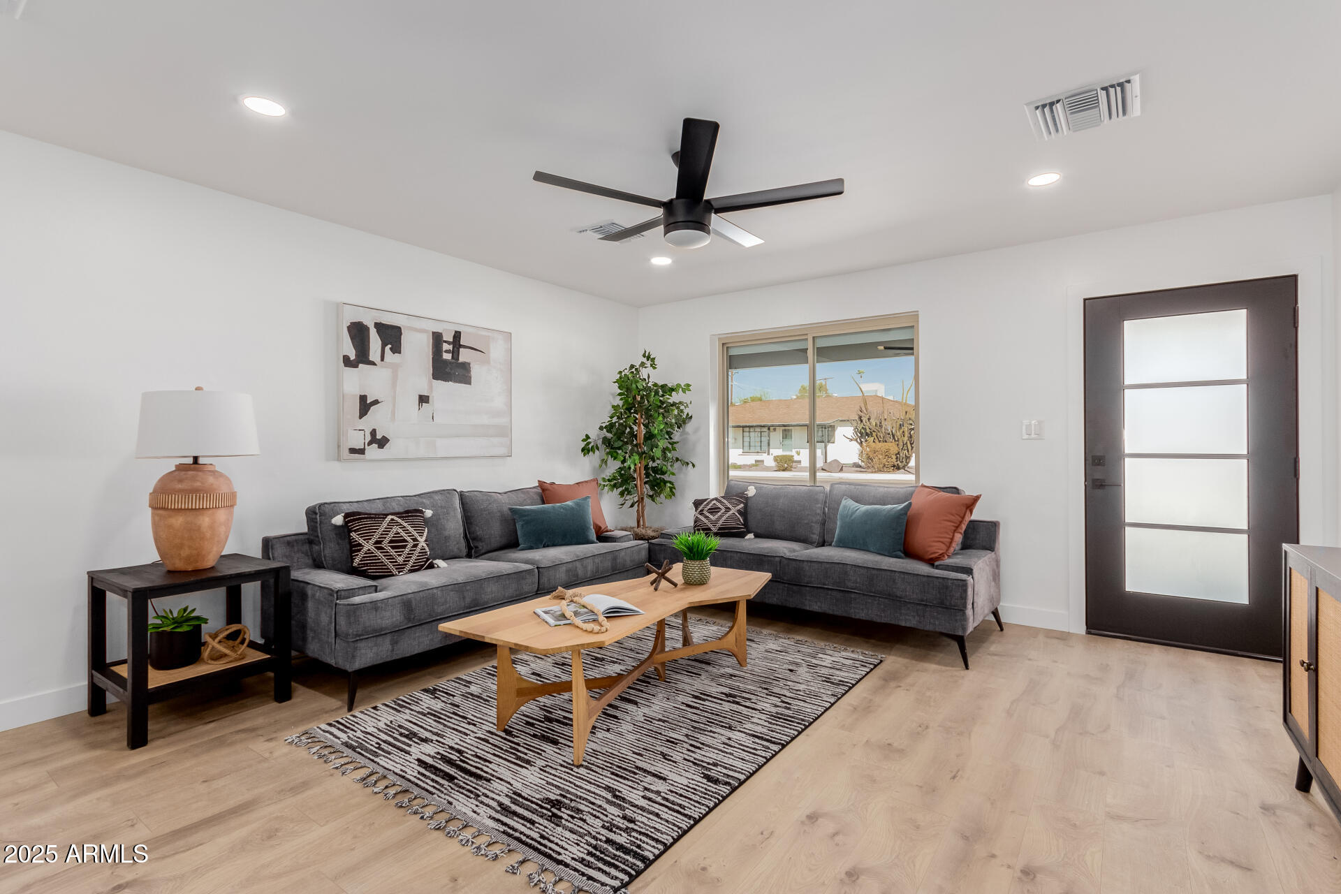 2041 W PALO VERDE Drive