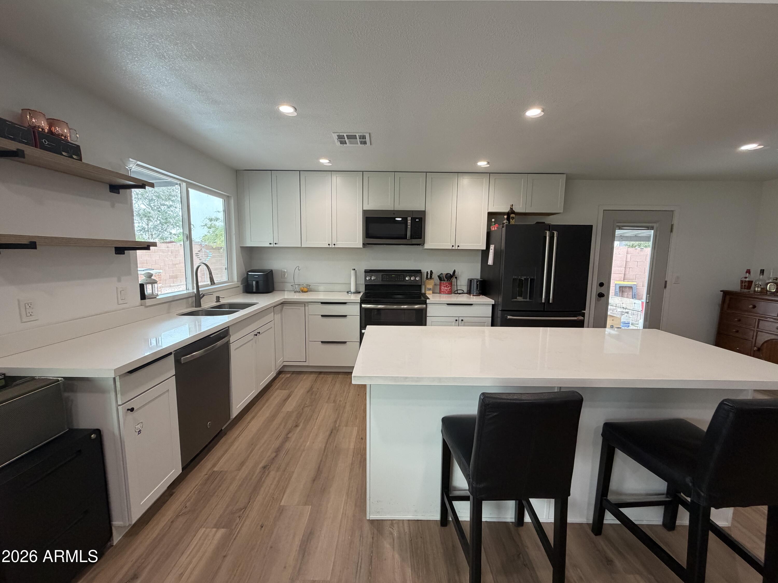 2250 E KATHLEEN Road