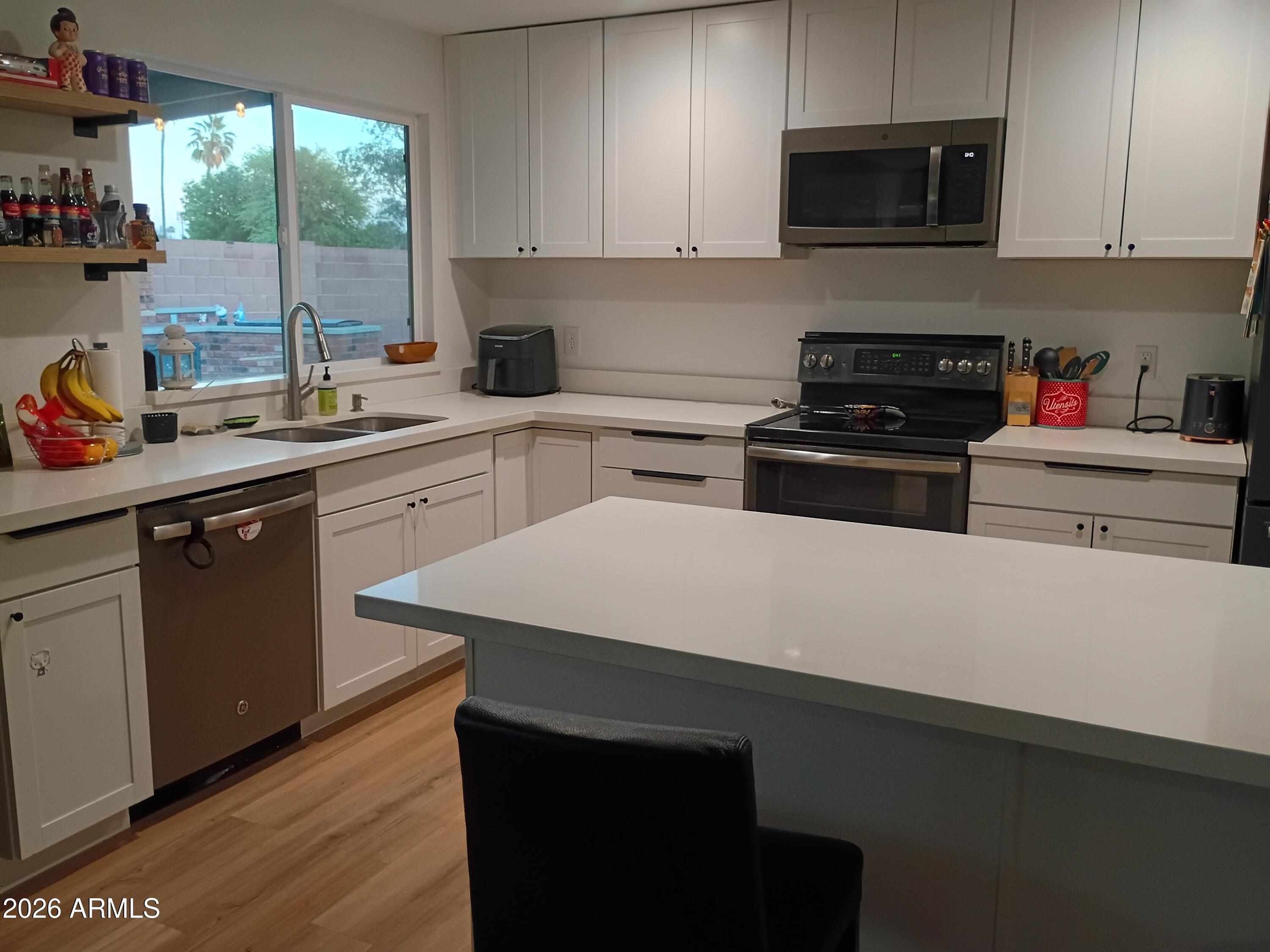 2250 E KATHLEEN Road